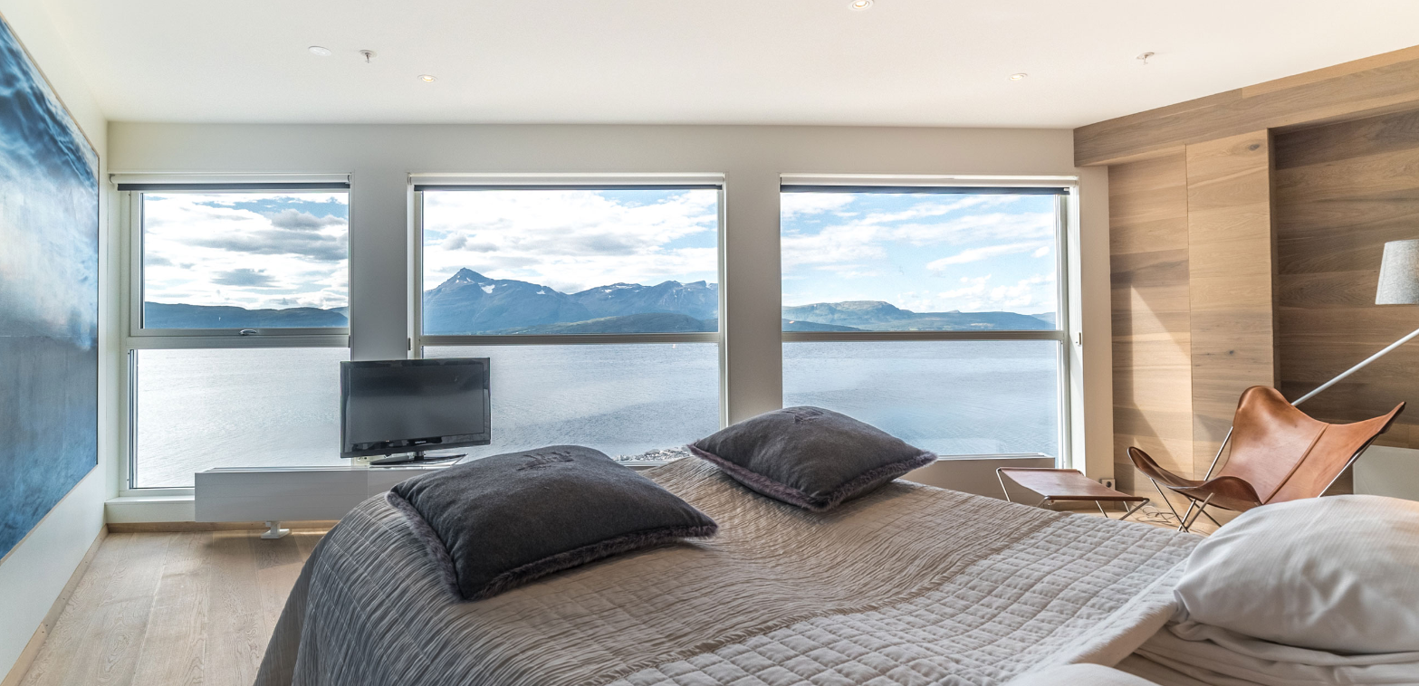 Chambre hôtel avec vue sur fjord en Laponie en Norvège