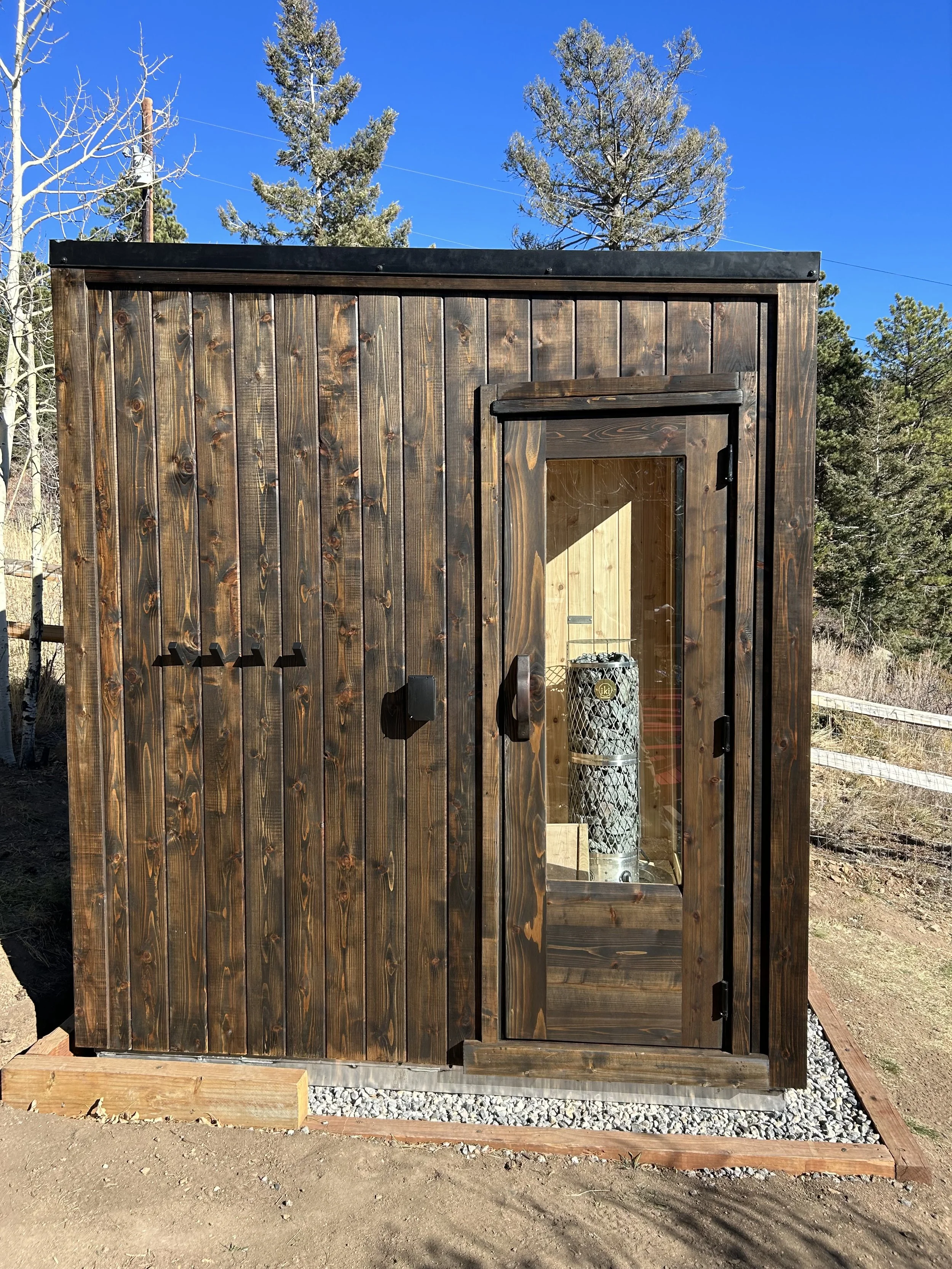 Sauna door with hooks