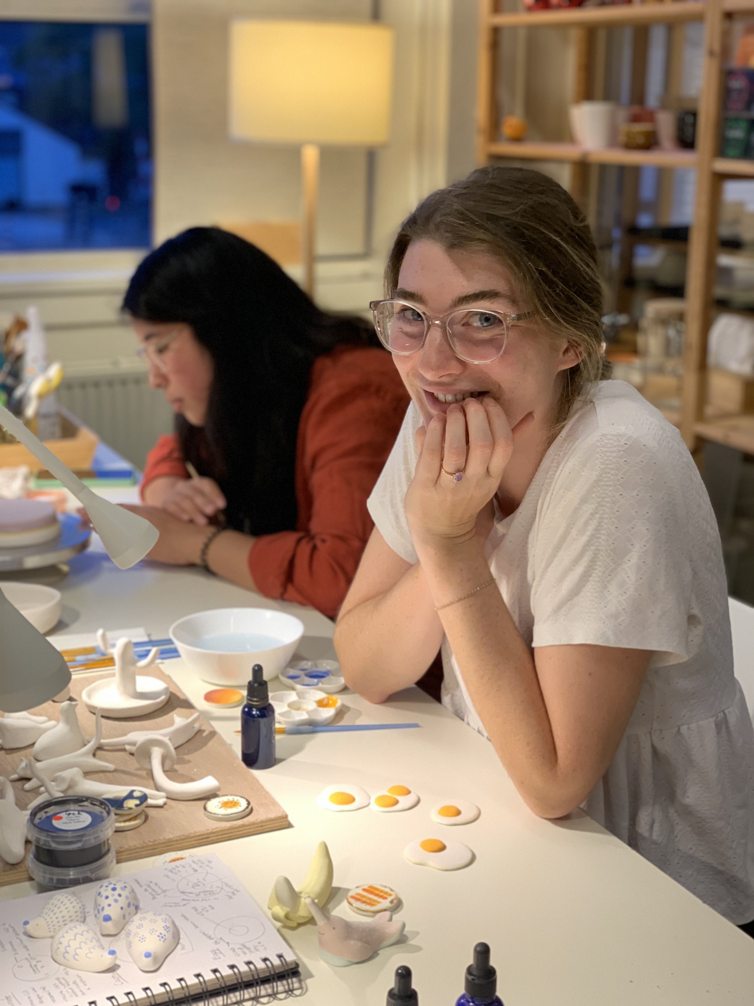Clay Studio Leiden hand-building teacher Becca smiles at the camera