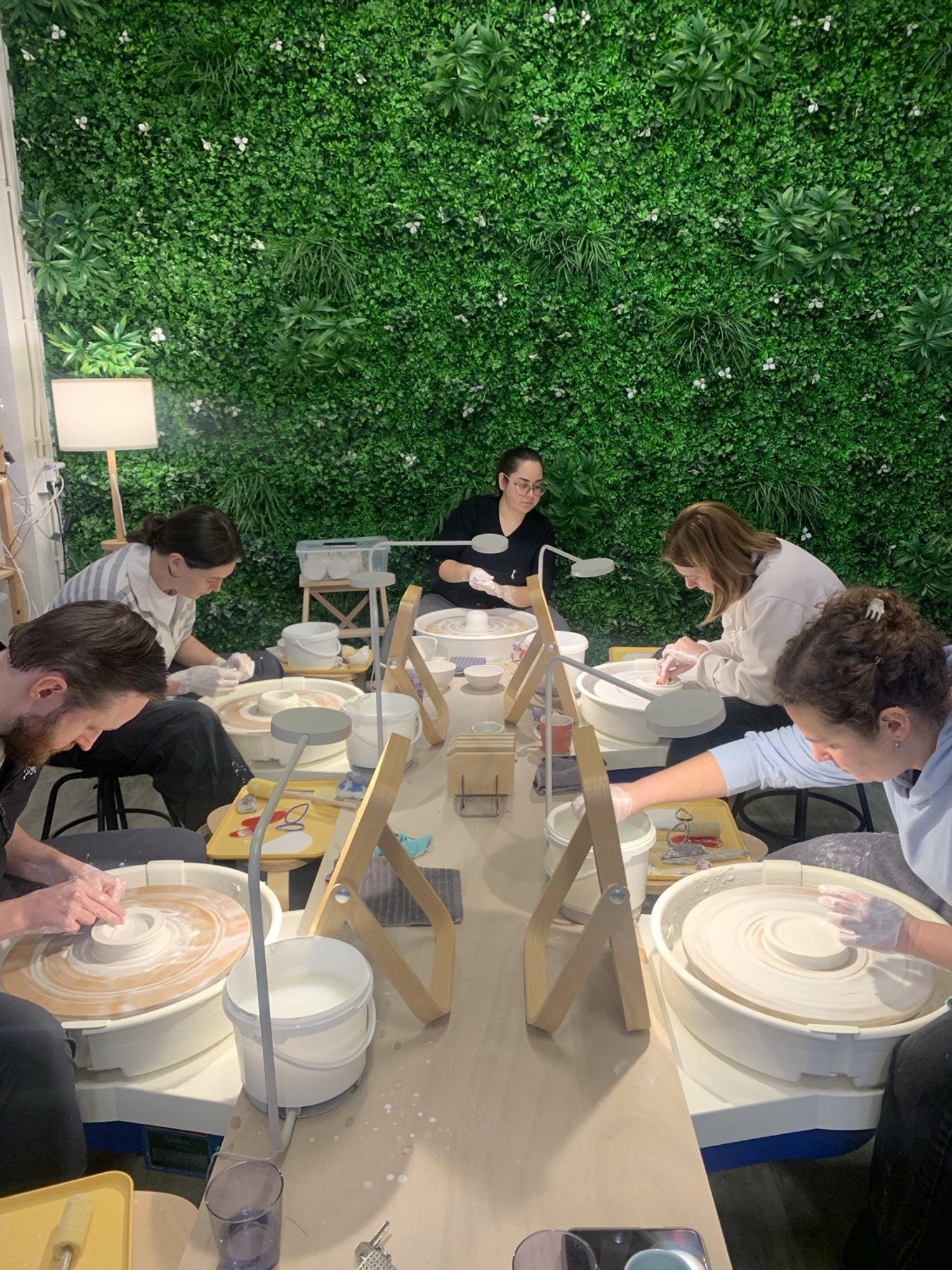 Clay Studio Leiden wheel-throwing porcelain pottery workshop in session