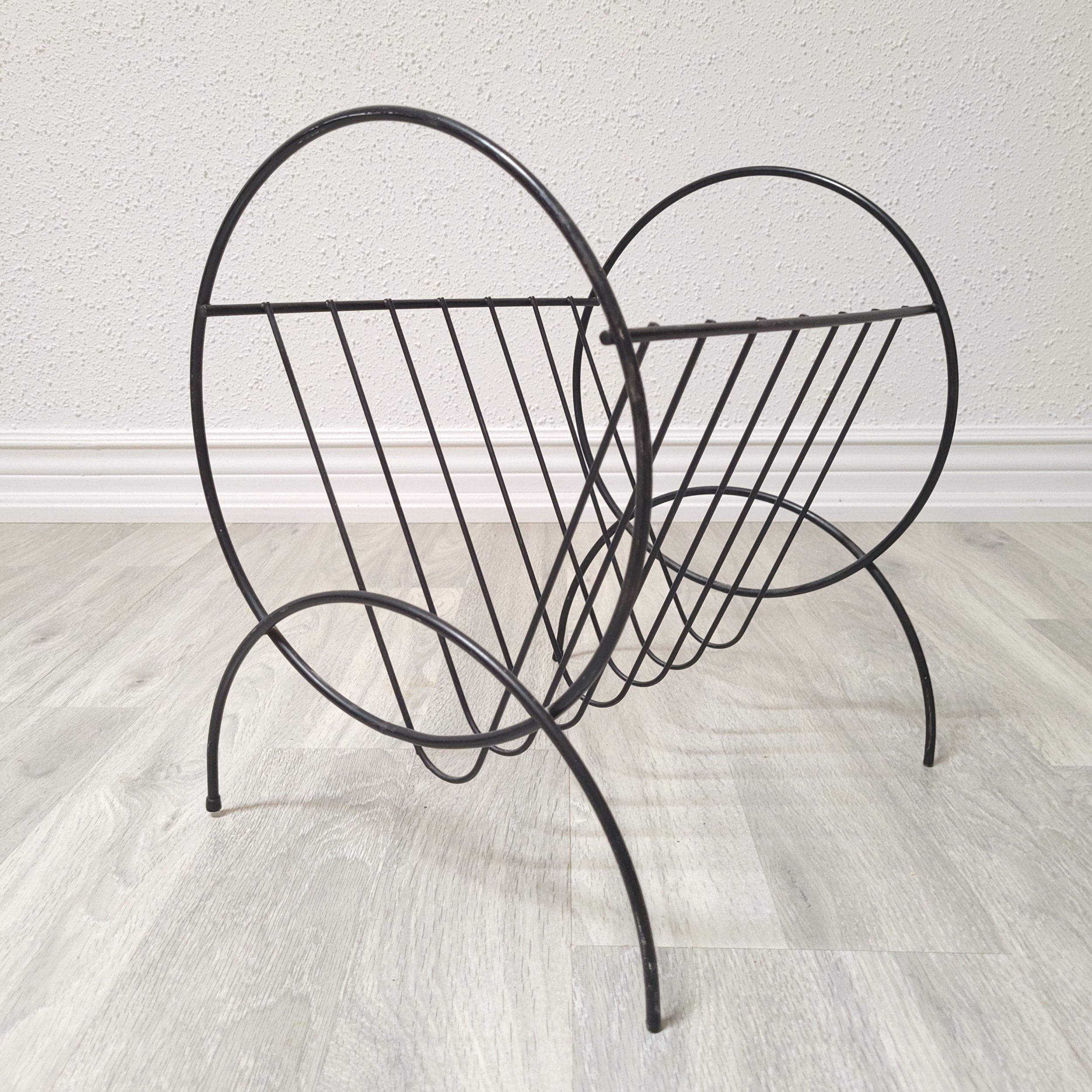 ATOMIC IRON WIRE MAGAZINE RACK
