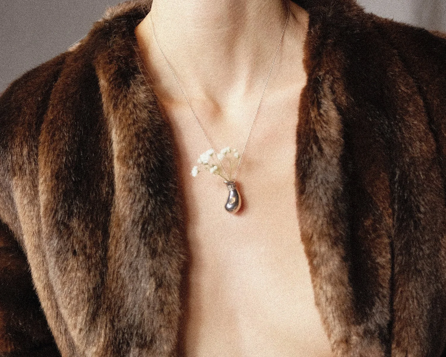 Kayten Schmidt small white flower detail in the Elsa Peretti necklace 
