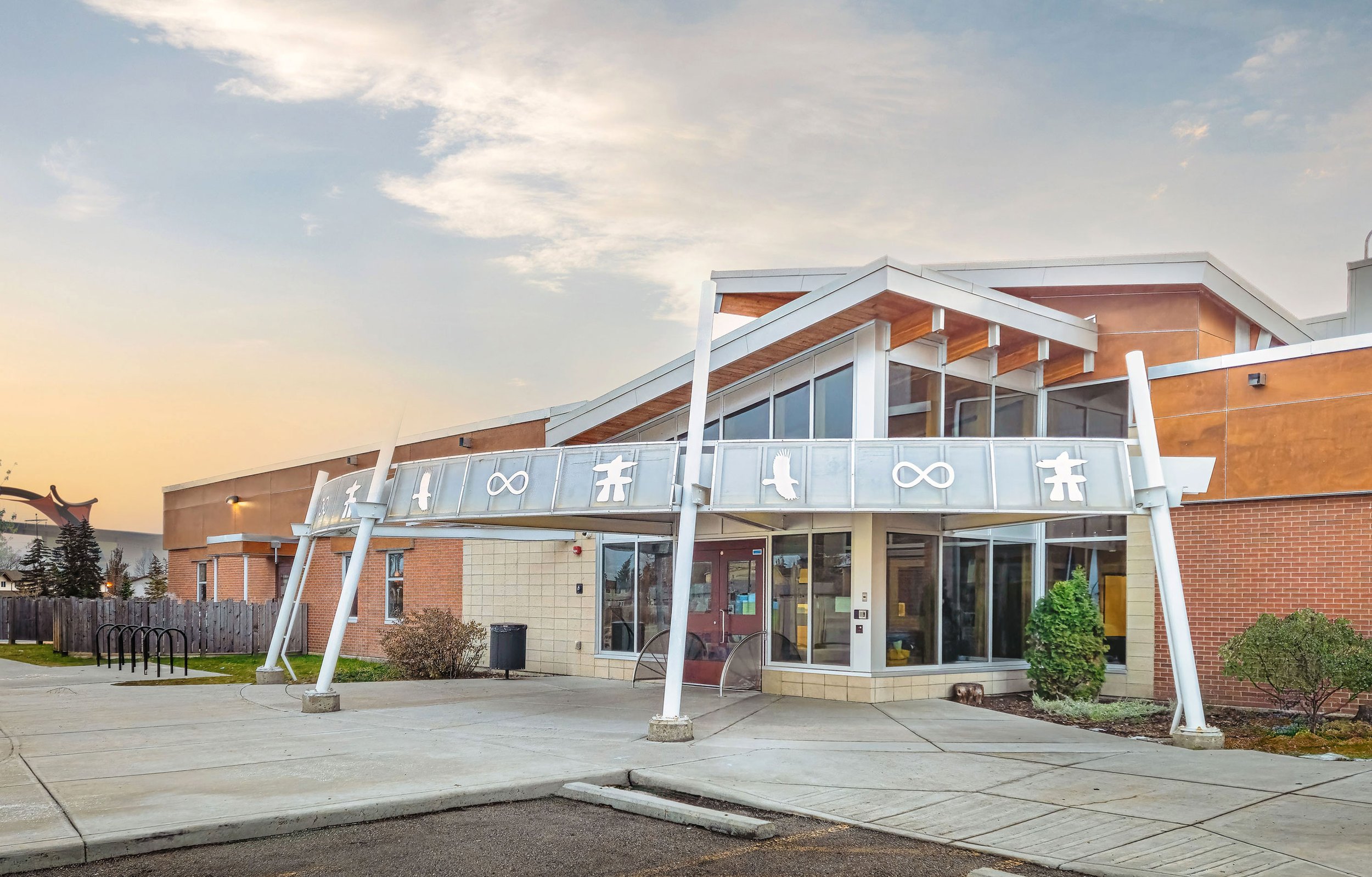 beck-vale-2-niitsitapi-learning-centre-angus-mackenzie.jpg