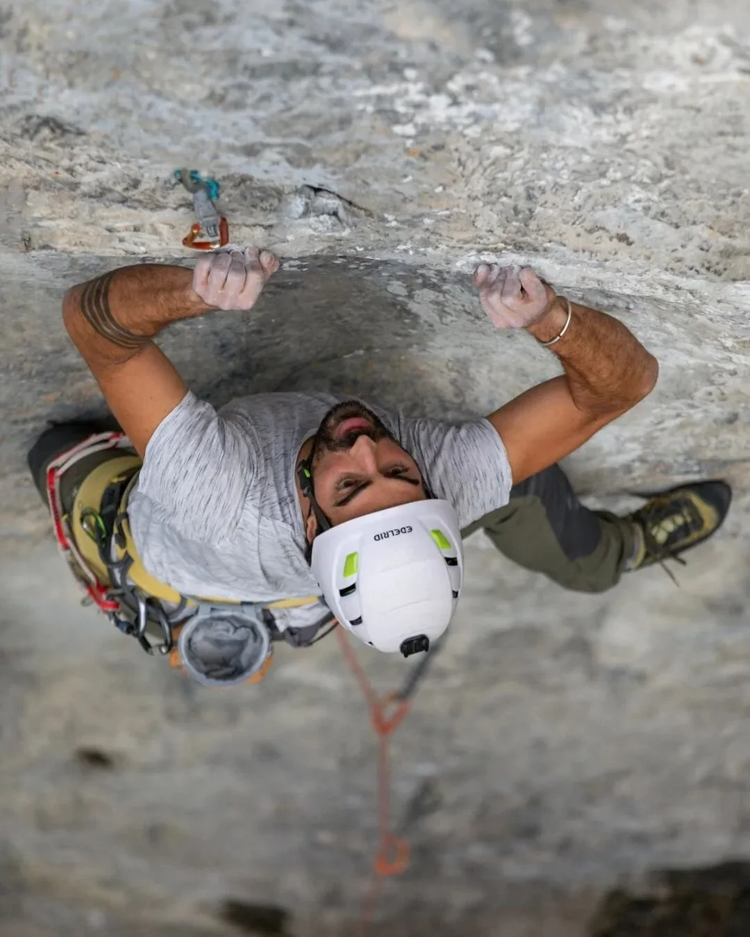 Things slabs moves for a clear climbing @izan_fotos_viajes
Thanks you for the beautiful day 🌄
@marsh.bruce @yiti.mp

#swissclimbing #climbing_lovers #climbing_worldwide #sportclimbing #escaladaesportiva