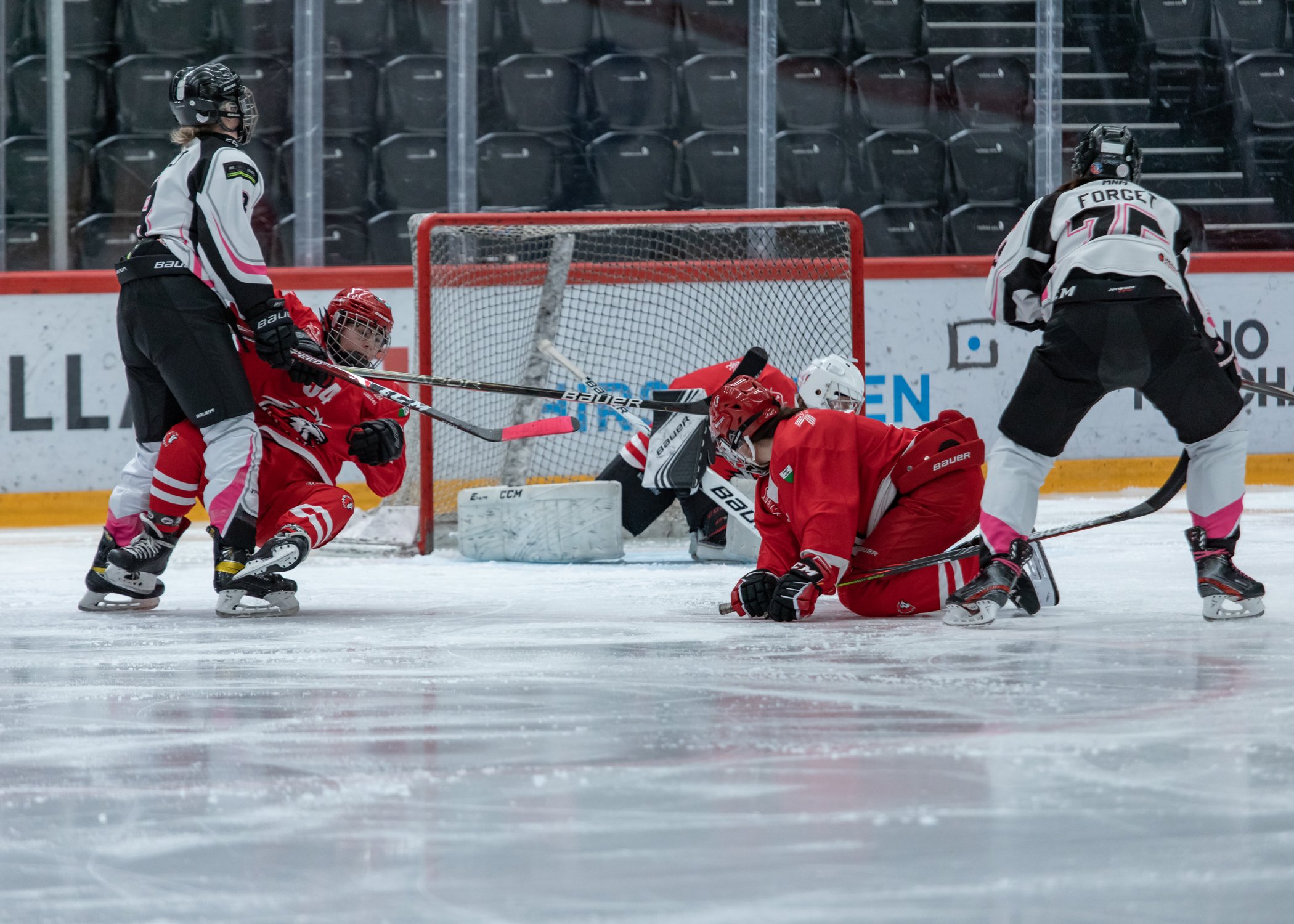 @YanakLopez-30-hockey.jpg