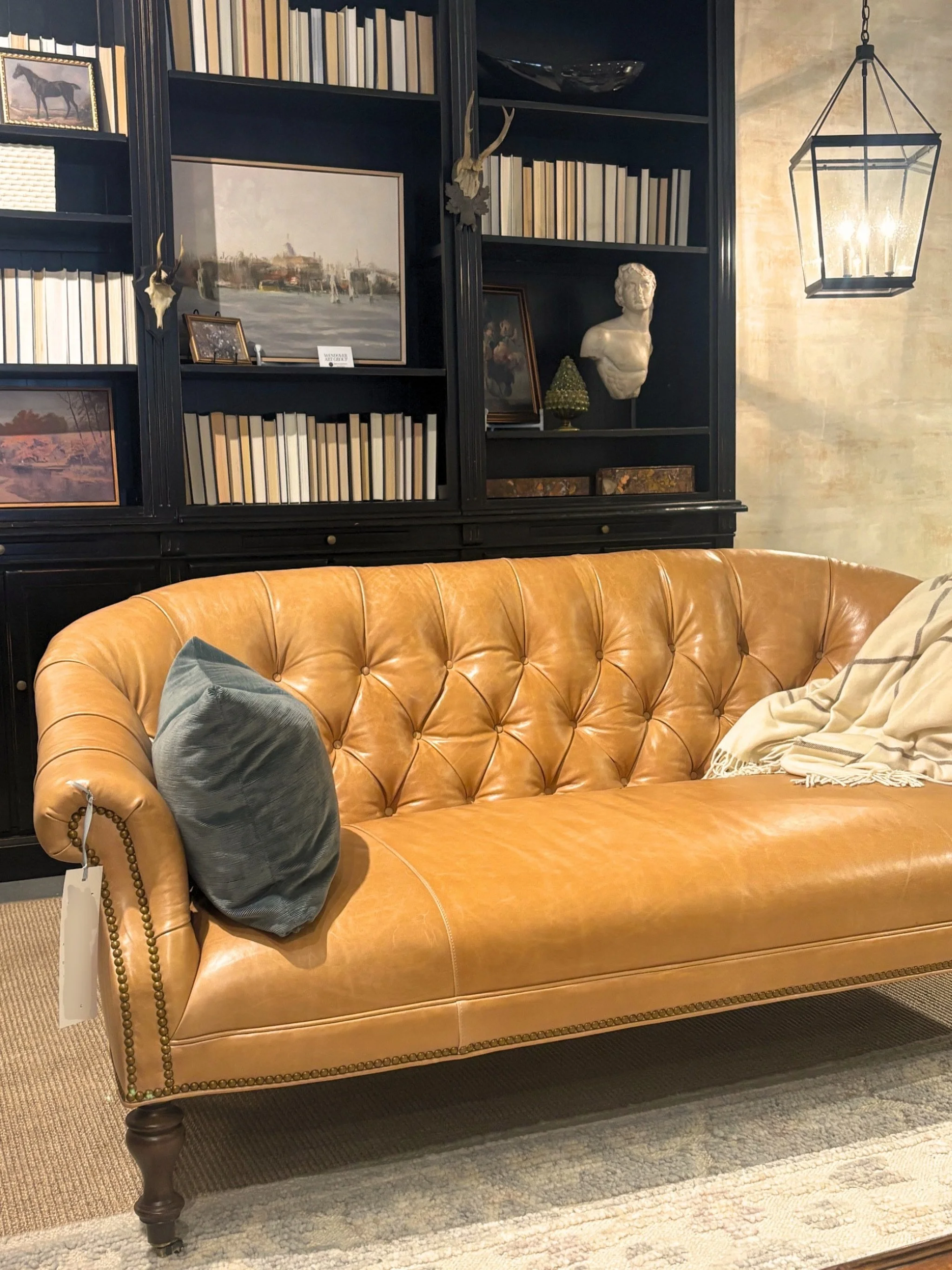There is something so classic about the way a deep, moody built-in makes that warm caramel leather pop. It&rsquo;s the perfect mix of high-contrast drama and cozy, lived-in charm.