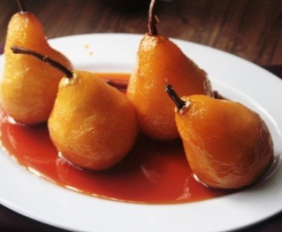 POACHED PEARS WITH WARM CHOCOLATE PEAR SAUCE