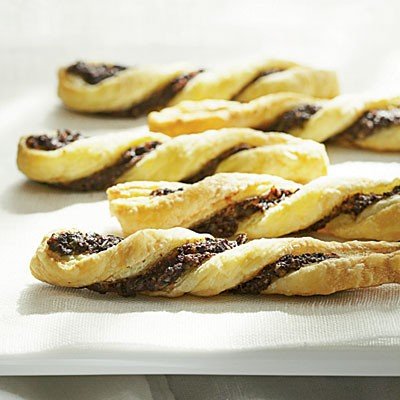 PISTACHIO, BLUE CHEESE &amp; FIG PUFF PASTRY TWISTS