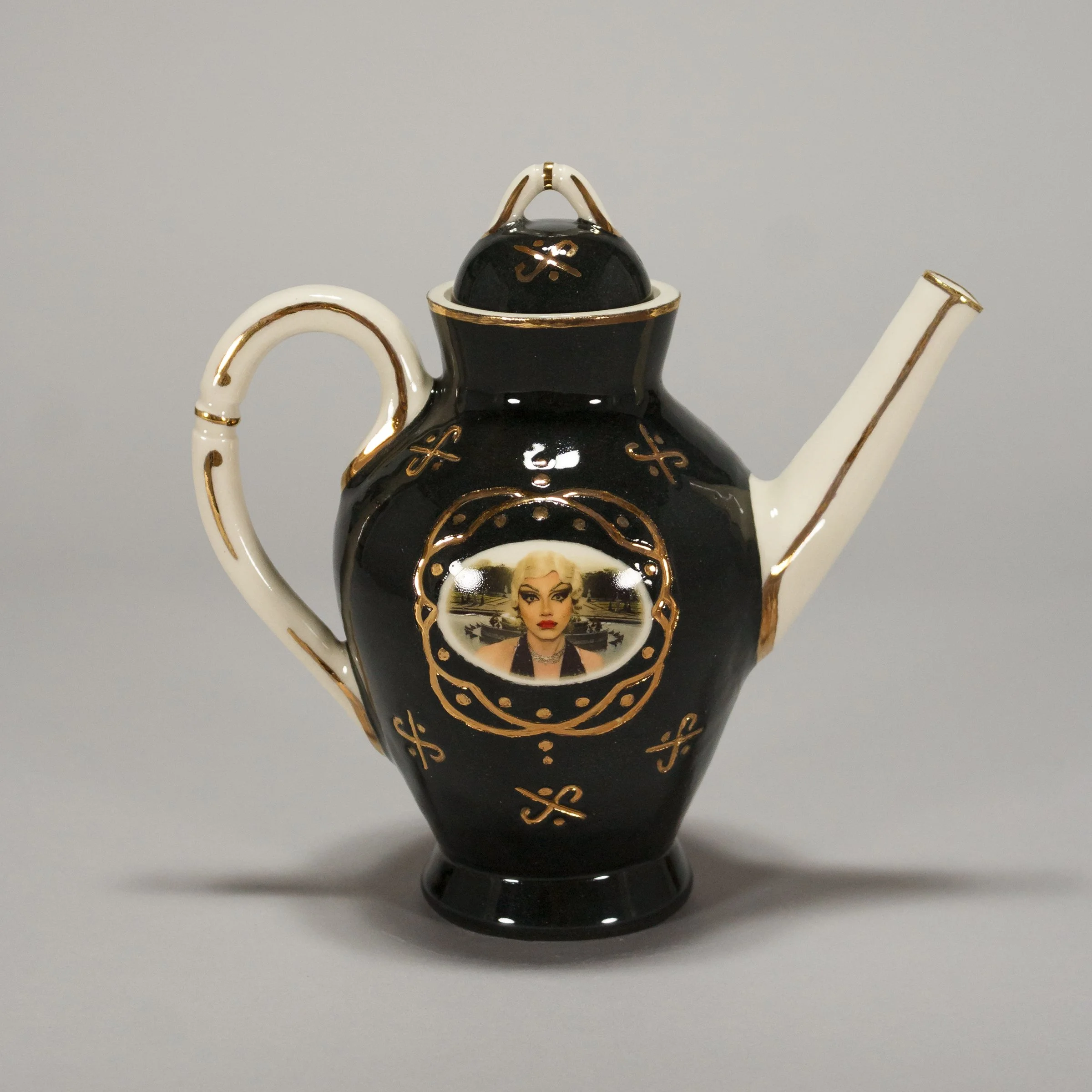Czora_MirageTeapotBlack_B.jpg