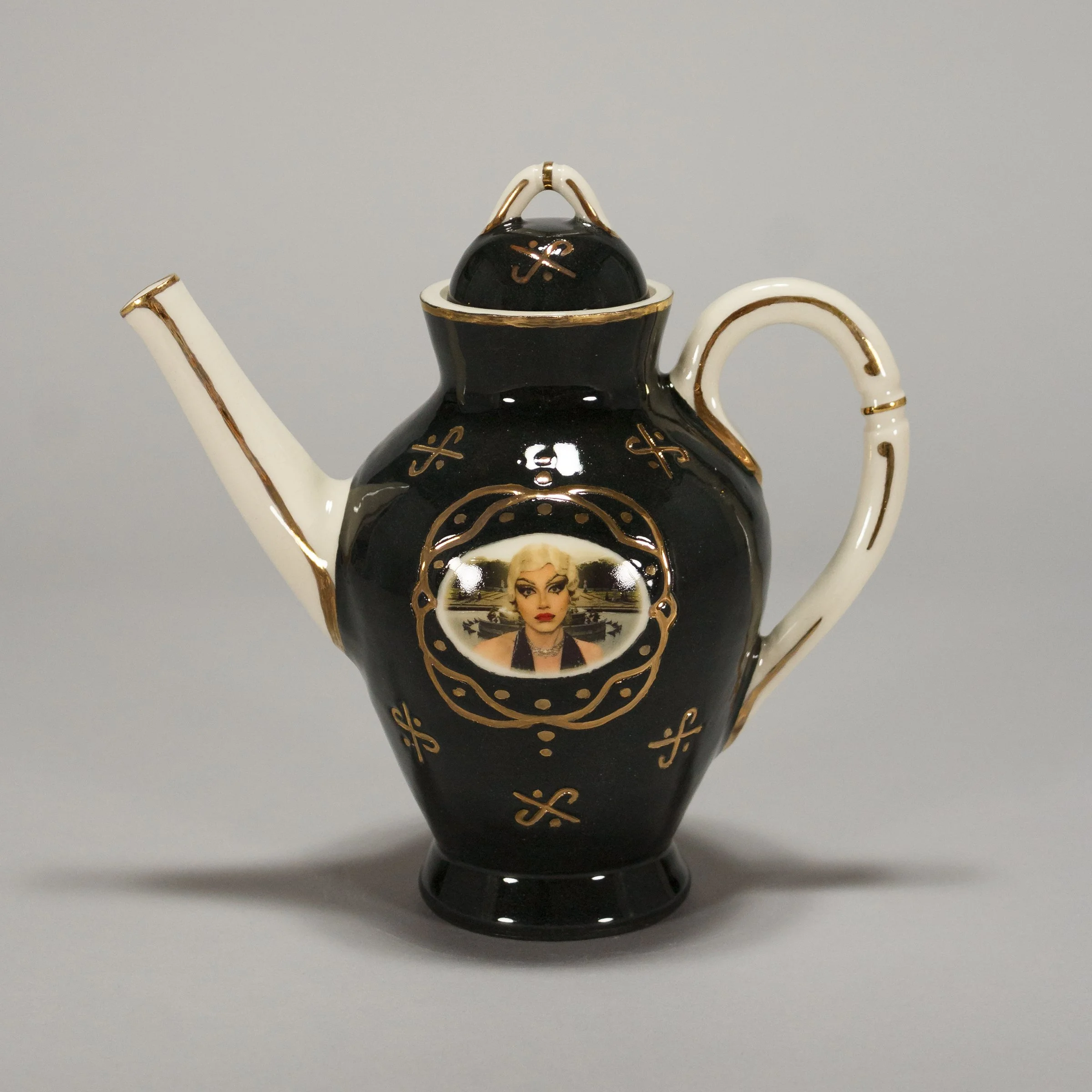 Czora_MirageTeapotBlack_A.jpg