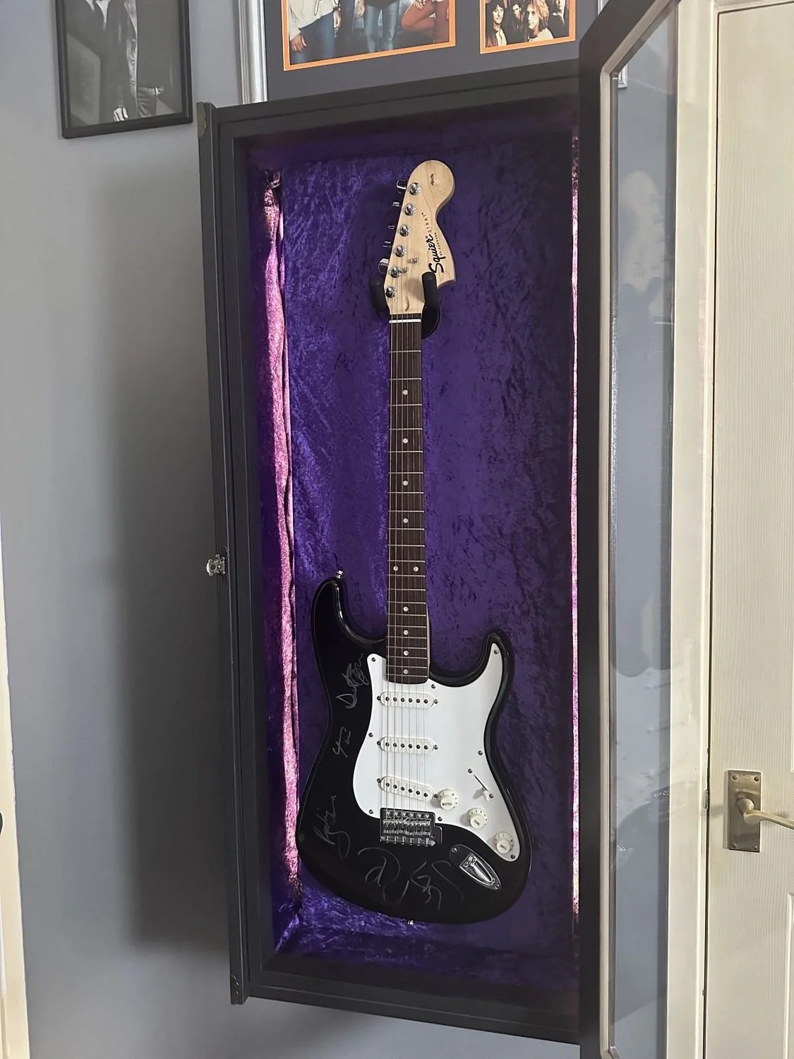 Sues+guitar+display+3.jpg