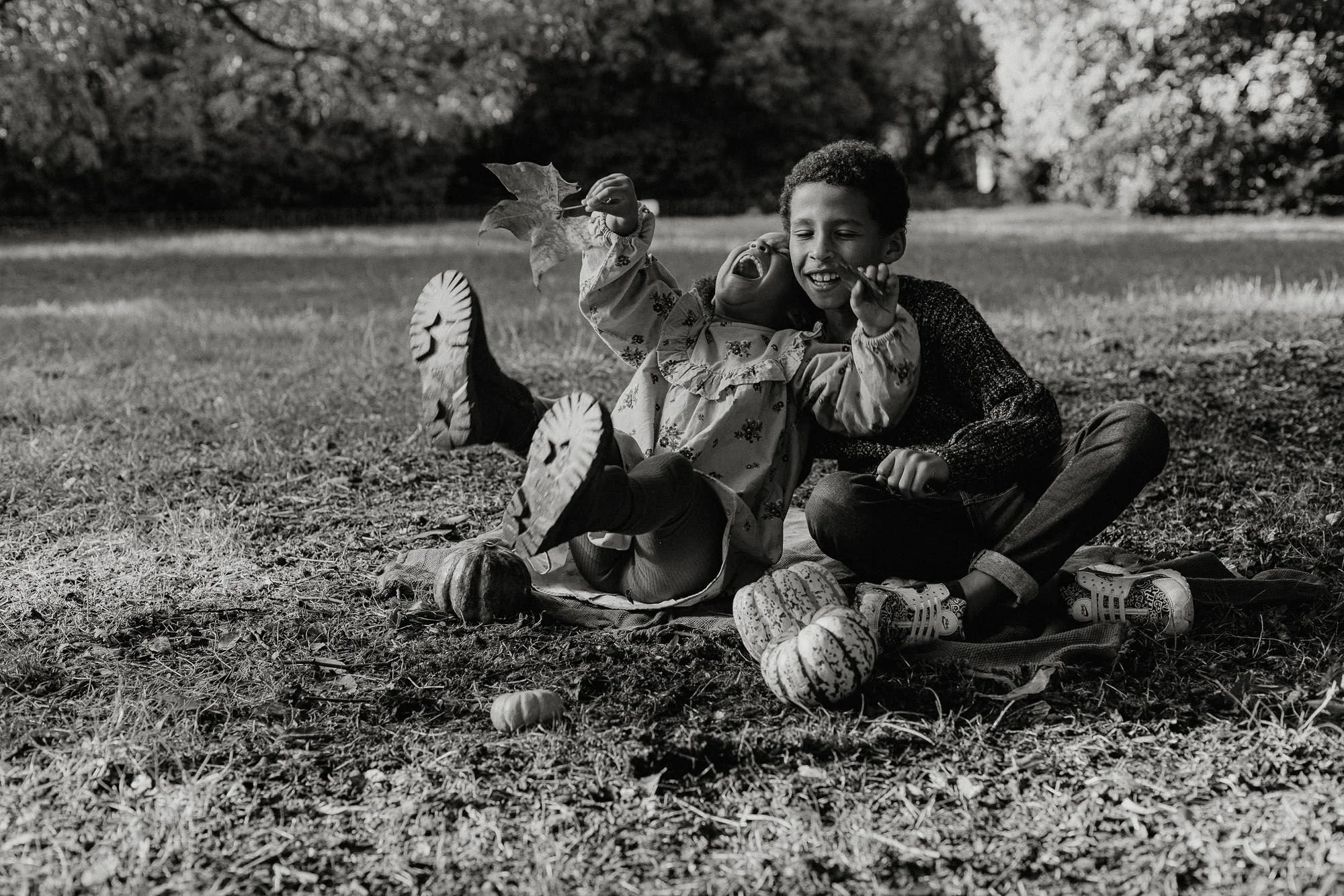 FieldsPhotographyLondonMotherhoodMinishoots-13.jpg