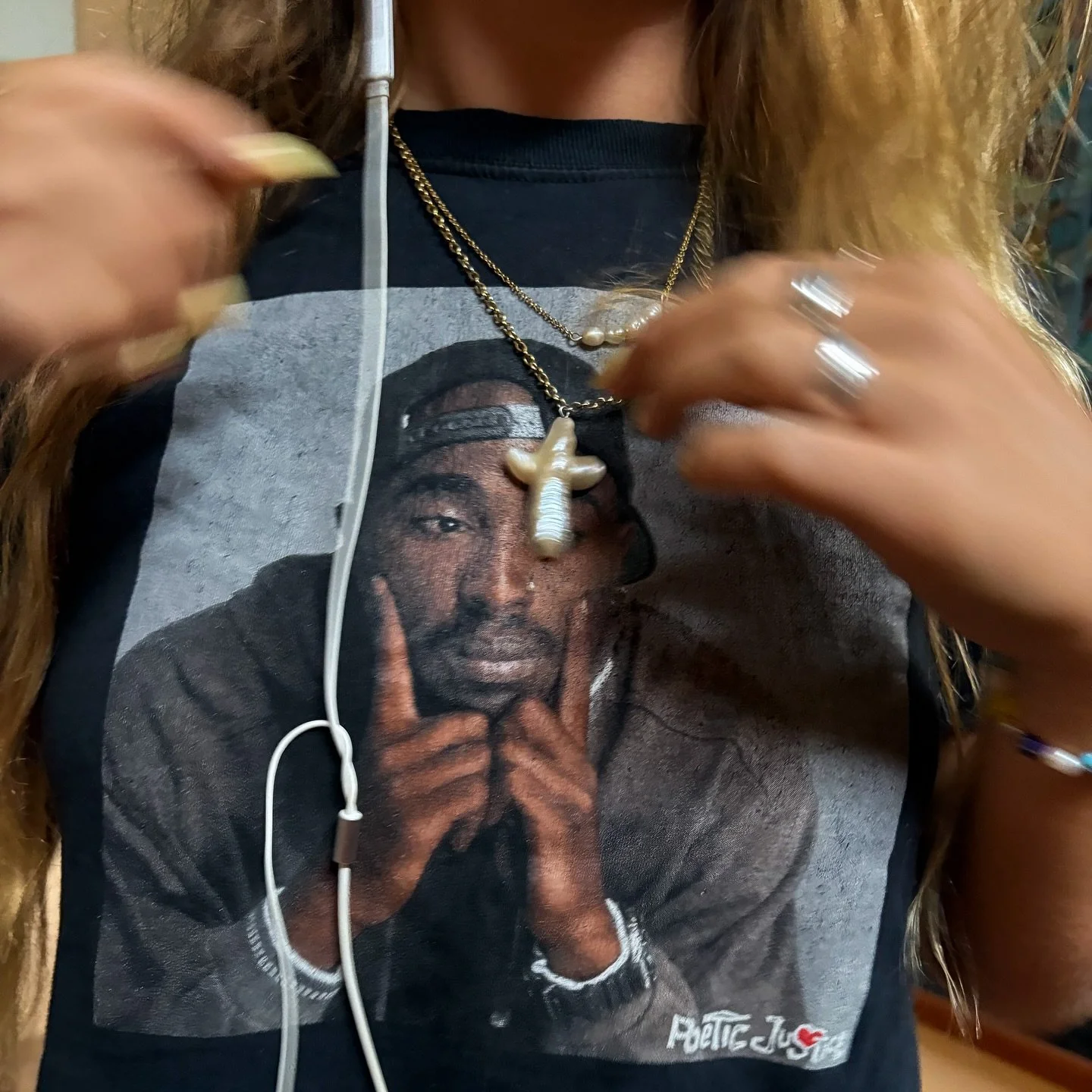 From beach to street wear - effortless and always on. Wabisabi Jewels, made to be worn everywhere ⭐️

The Cross necklace stacked with the Ophelia necklace - some of our favourites