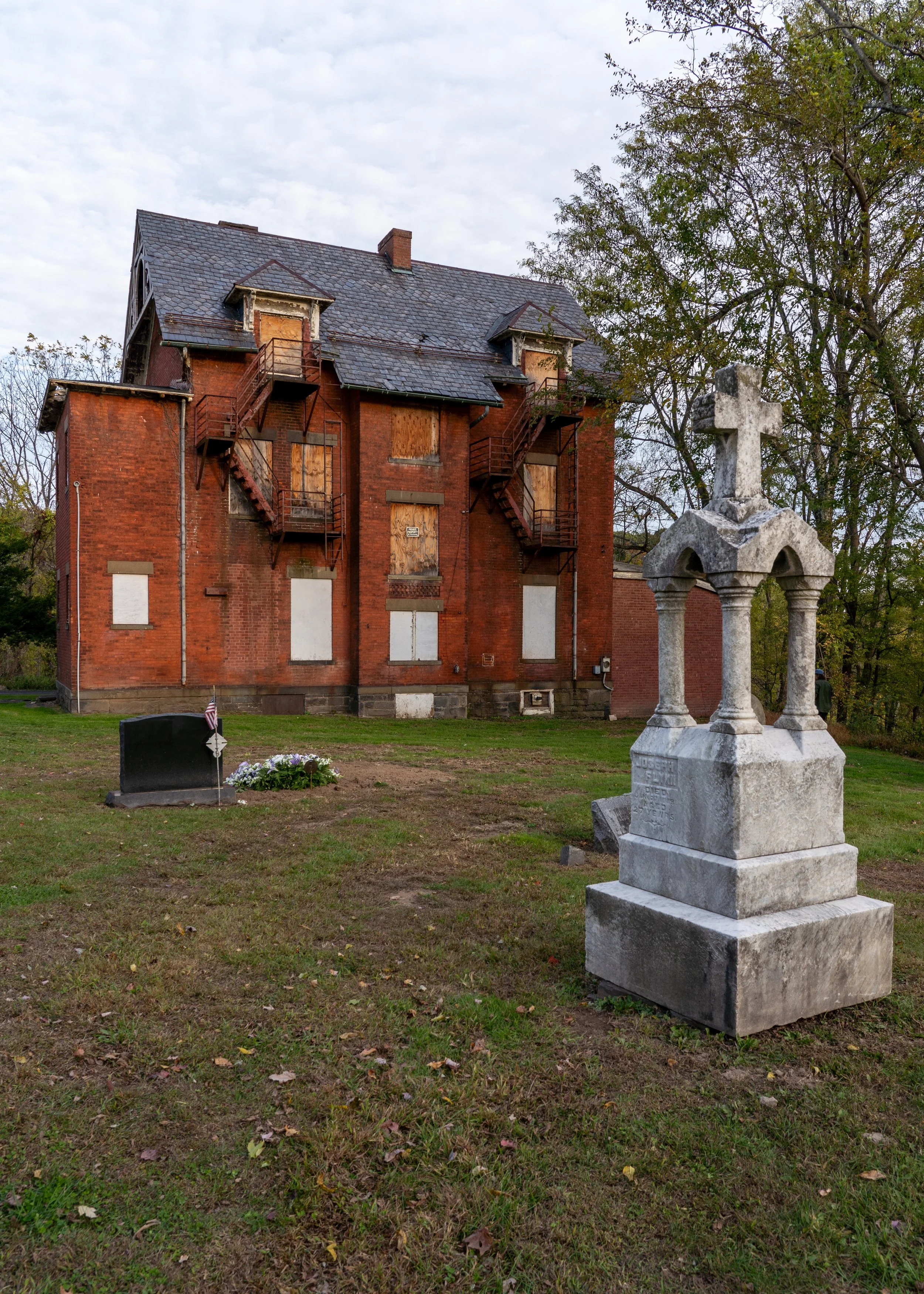Graveyard House, NY