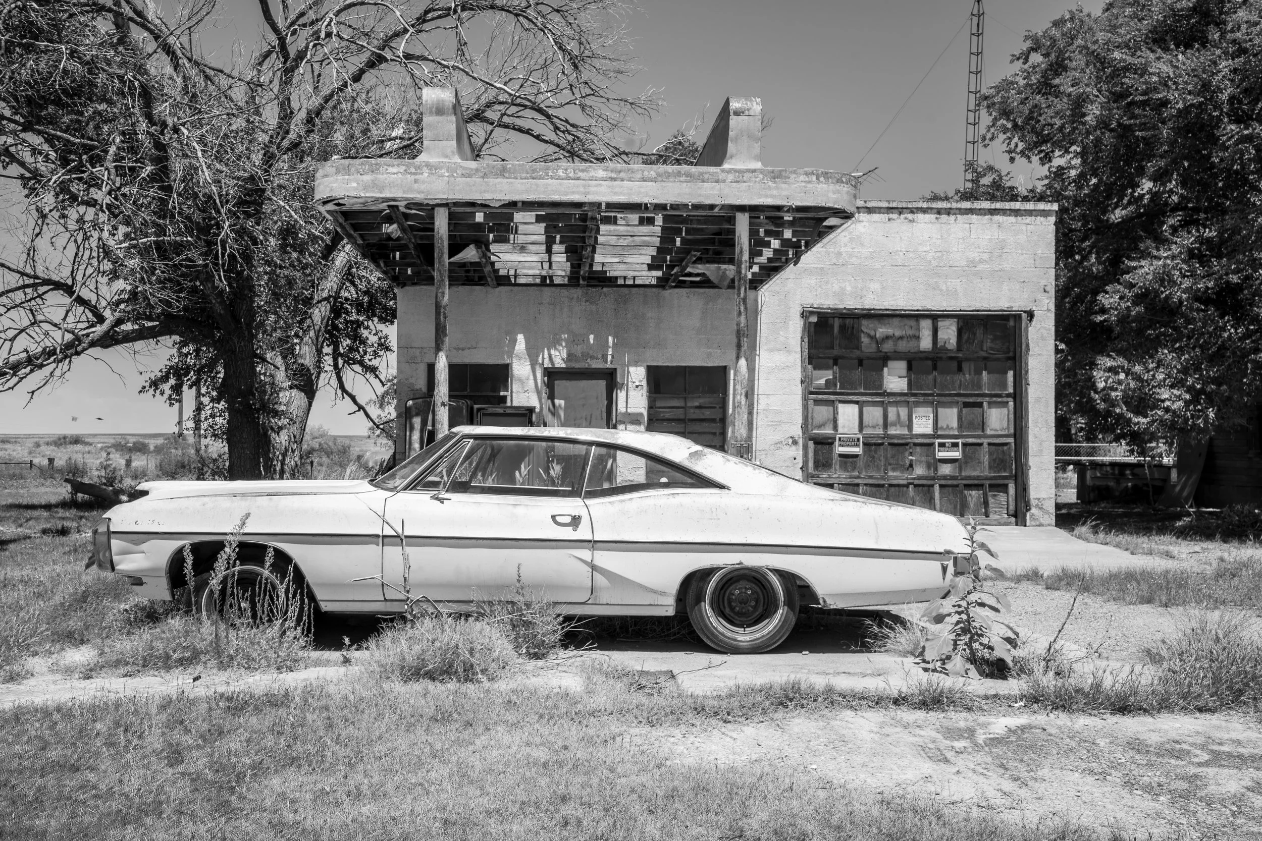 Abandoned Service Station, TX