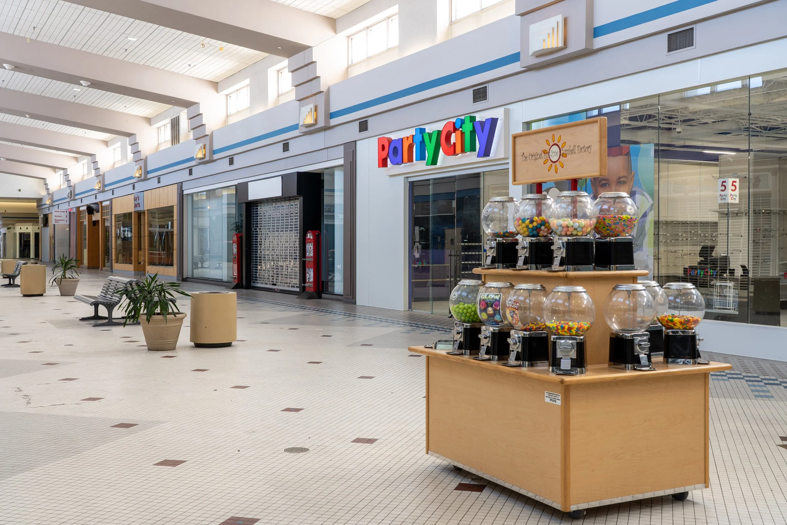 World of Gum Ball. Dead Mall, CT