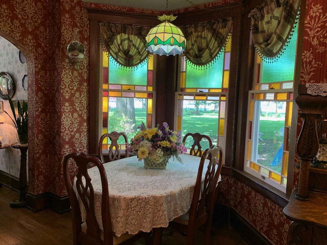 bed and breakfast kitchen table