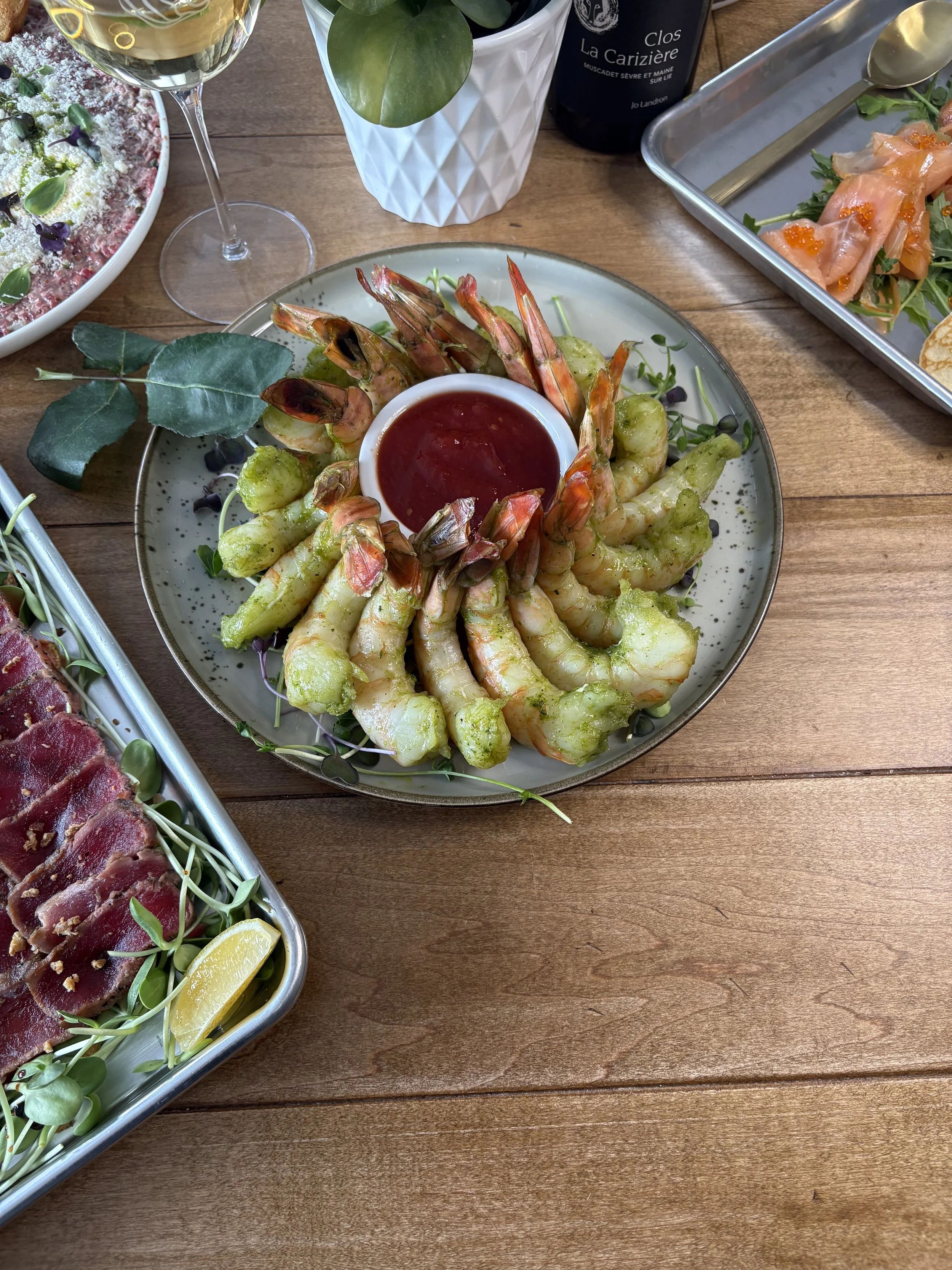 Grosses crevettes marinées au Chimichurri et caramel de tomates 40$