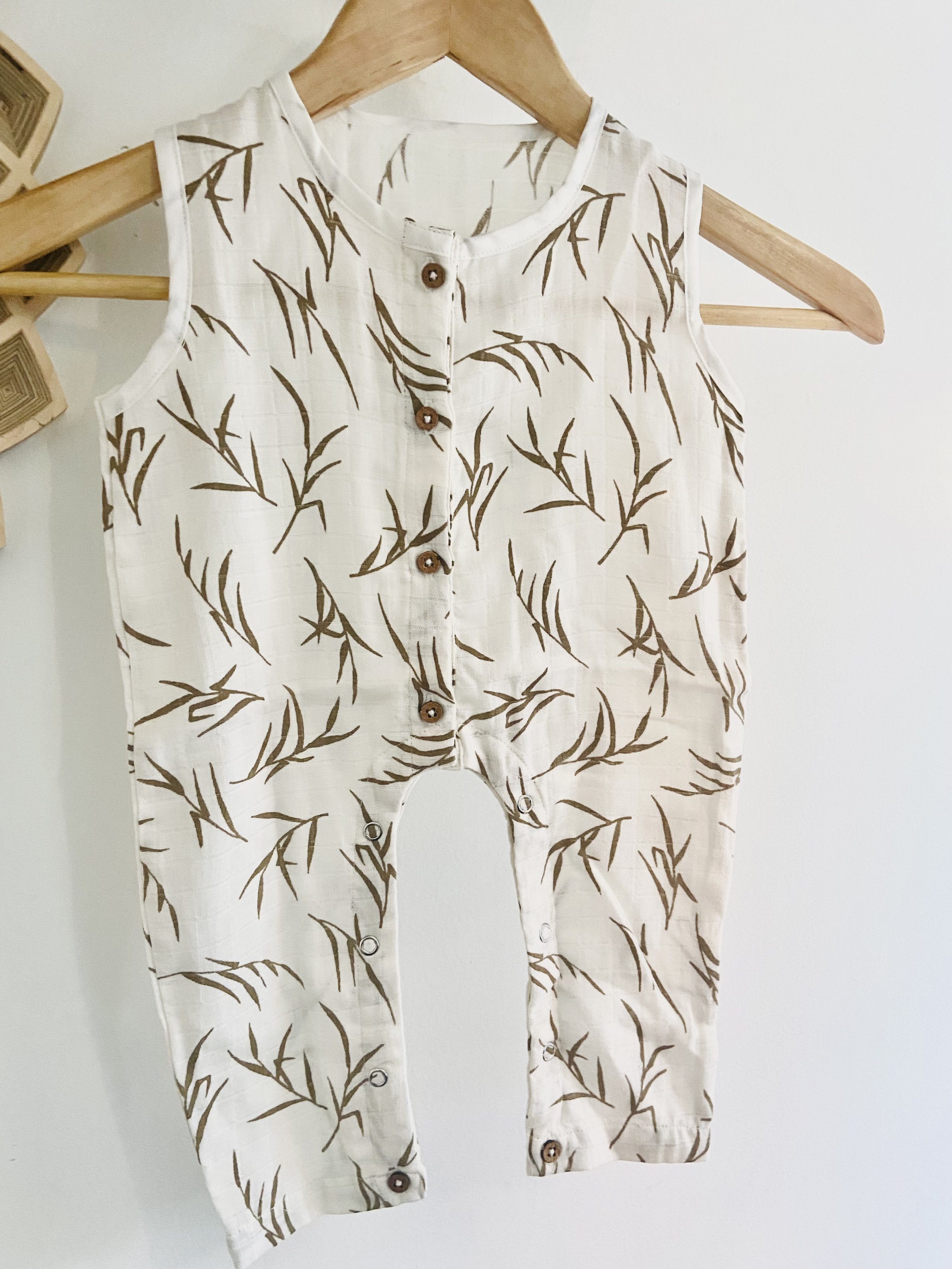 Naturally dyed baby clothing