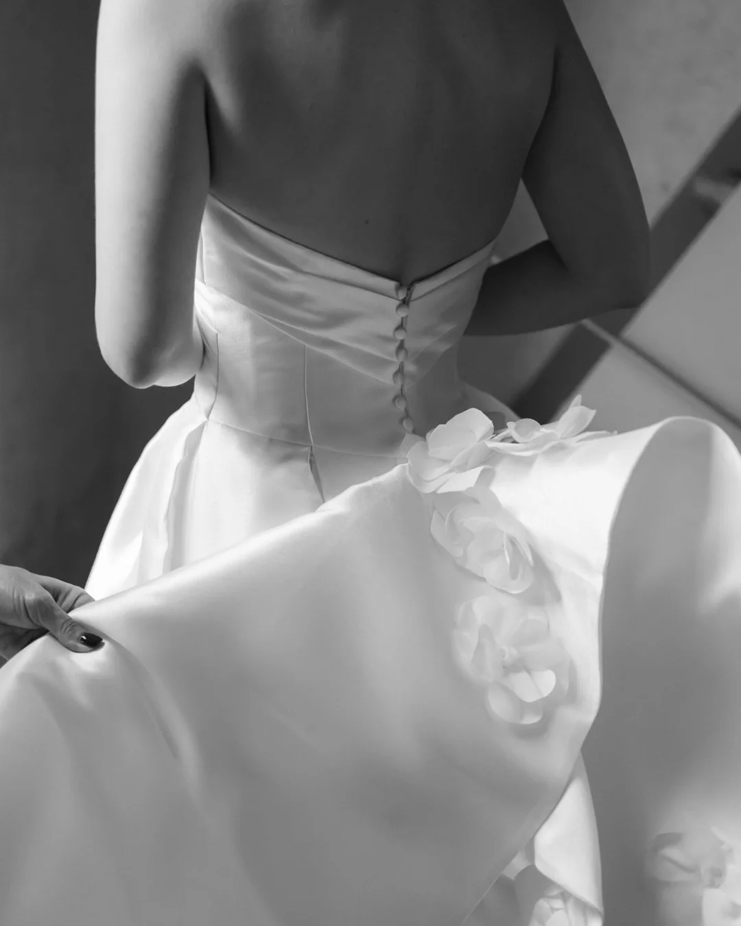 If you&rsquo;re wondering whether to take the time for getting ready photos, this is the result of Sofia&rsquo;s.

Getting ready isn&rsquo;t just about documenting details, it&rsquo;s about giving yourself space.

A quiet pause before the day unfolds