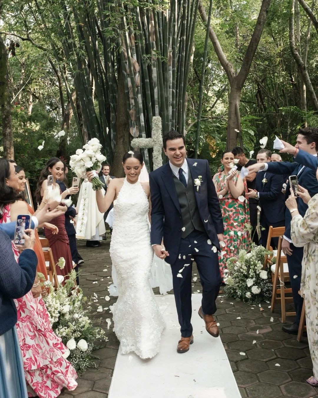 An authentic encounter of souls

Photo @mariacorreaphoto 
Video @dingocinema 
Venue y banquete @huayacan.eventos 
Wedding Planner @marcemezabwp 
Hair and makeup @bridalbrunch 
Flores @floralab.mx 
Dj @barraganproducciones