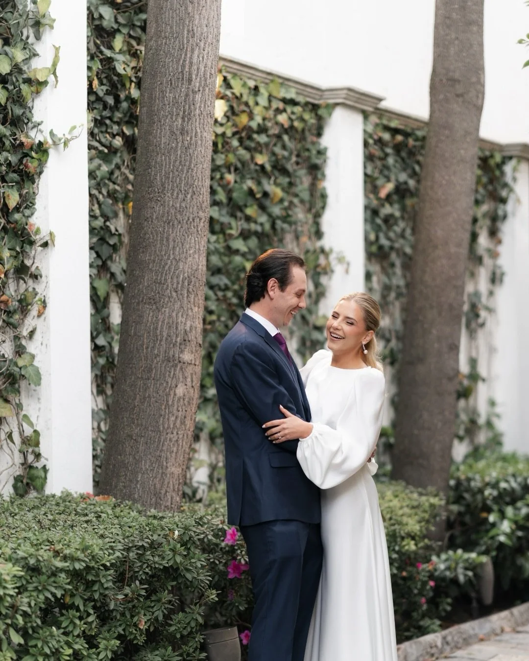 La boda civil de Bel &amp; Luis fue un momento &iacute;ntimo en casa, rodeados de sus personas favoritas. Todo se sinti&oacute; en su lugar: detalles elegantes y sutiles, pensados a la perfecta medida, dejando que los novios, su amor y la convivencia