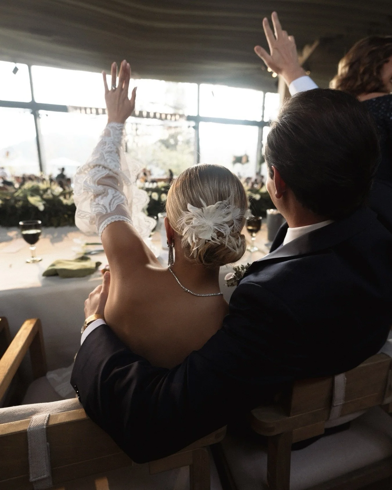 Lo lograste. Despu&eacute;s de un a&ntilde;o de planear y planear, tu y tu pareja est&aacute;n sentados en su mesa de bodas, disfrutando una comida deliciosa que escogieron con mucho cuidado; tomando un vino que eligieron con intenci&oacute;n y viend