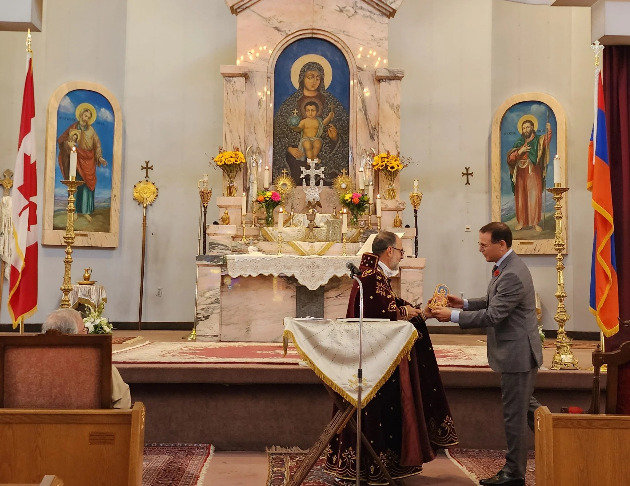 Senator Leo Housakos visits Holy Trinity, participates in Badarak