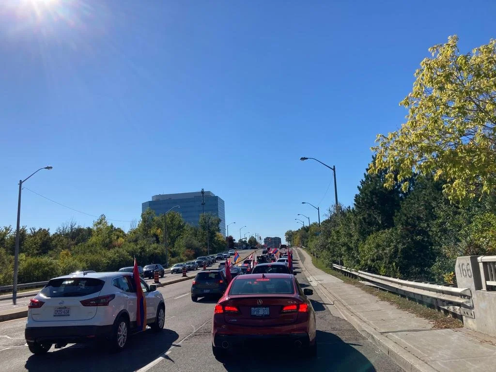 Թորոնթոյի մէջ ինքնաշարժներով երթ՝ դատապարտելու Ազրպէյճանի յարձակումները