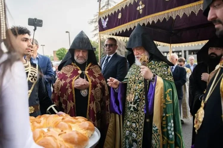   (լուսանկարները տրամադրած է Ազգային առաջնորդարանը)  