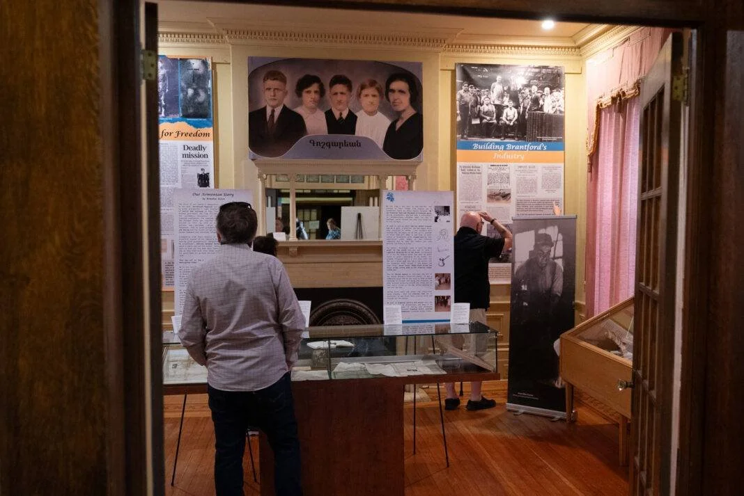  լուսանկարները տրամադրած է Brant Beacon թերթը