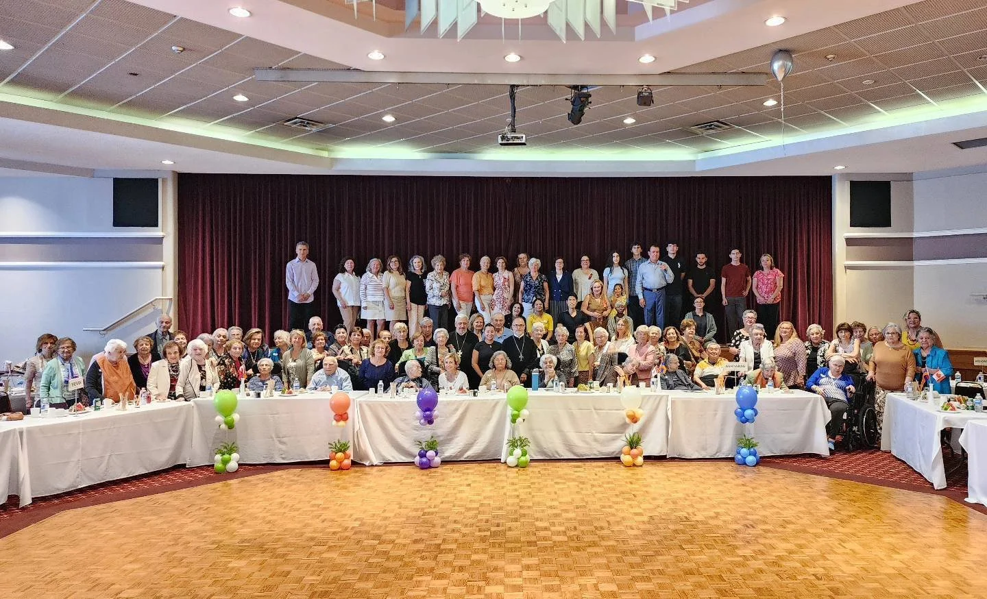 Ս. Երրորդութիւն եկեղեցւոյ հովանիին տակ՝ թորոնթոհայ տարեցներուն նուիրուած անմոռանալի օր մը