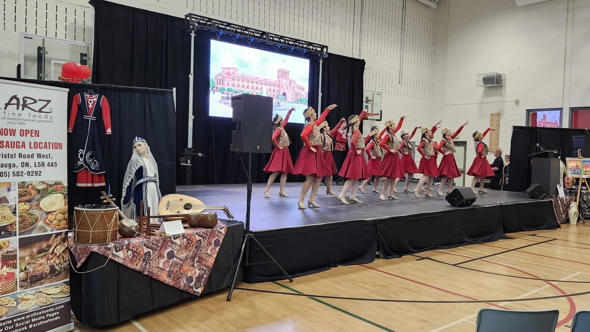 (Լուսանկարները տրամադրած է Carassauga-ի hայկական տաղաւարներու կազմակերպիչ յաձնախումբը)