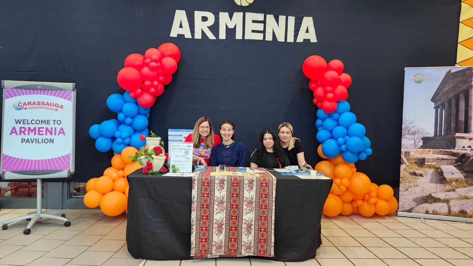 (Լուսանկարները տրամադրած է Carassauga-ի hայկական տաղաւարներու կազմակերպիչ յաձնախումբը)