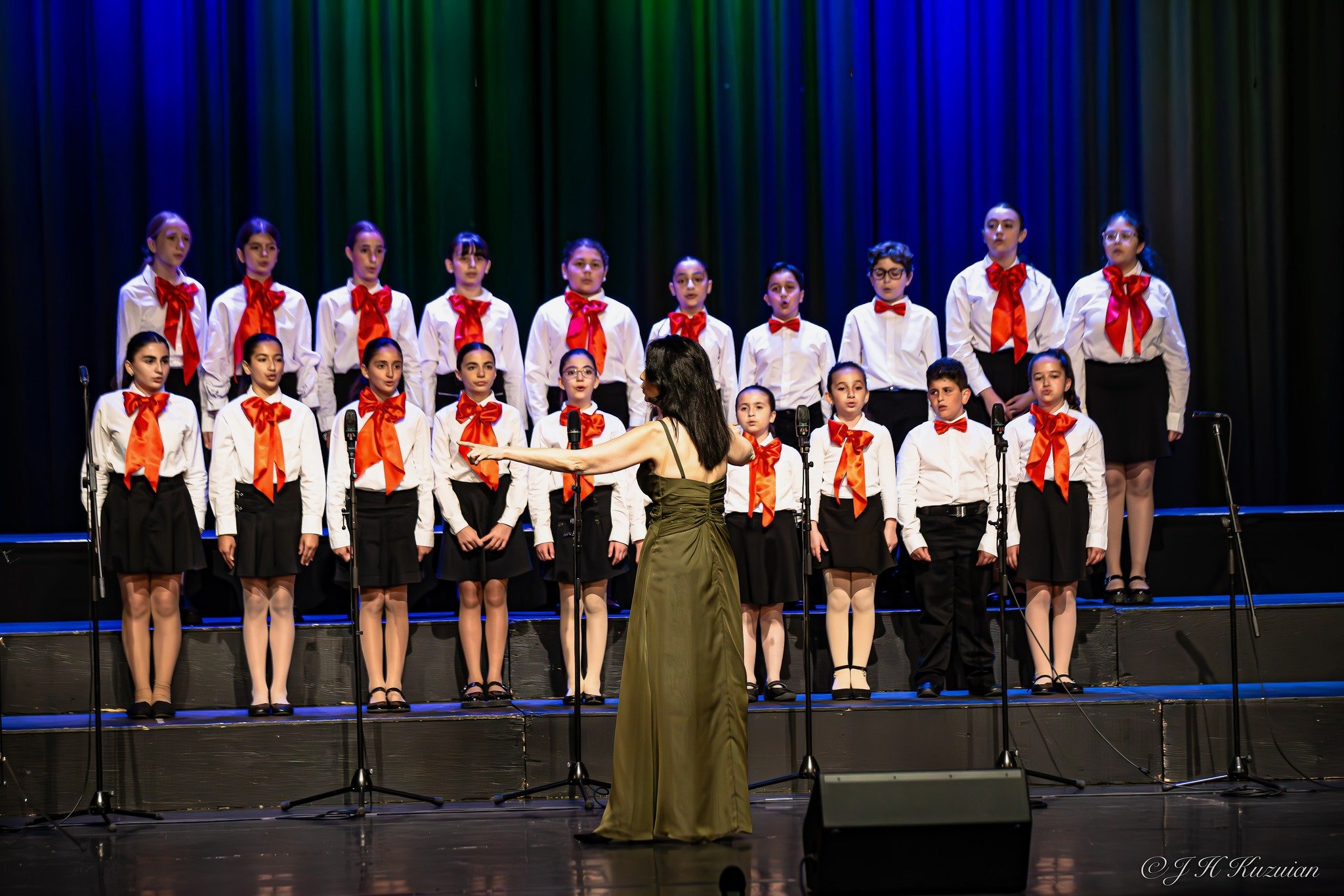 (լուսանկարները Յակոբ Գուզուեանի. տրամարուած են Համազգայինի «Գլաձոր» մսանաճիւղի վարչութեան կողմէ)