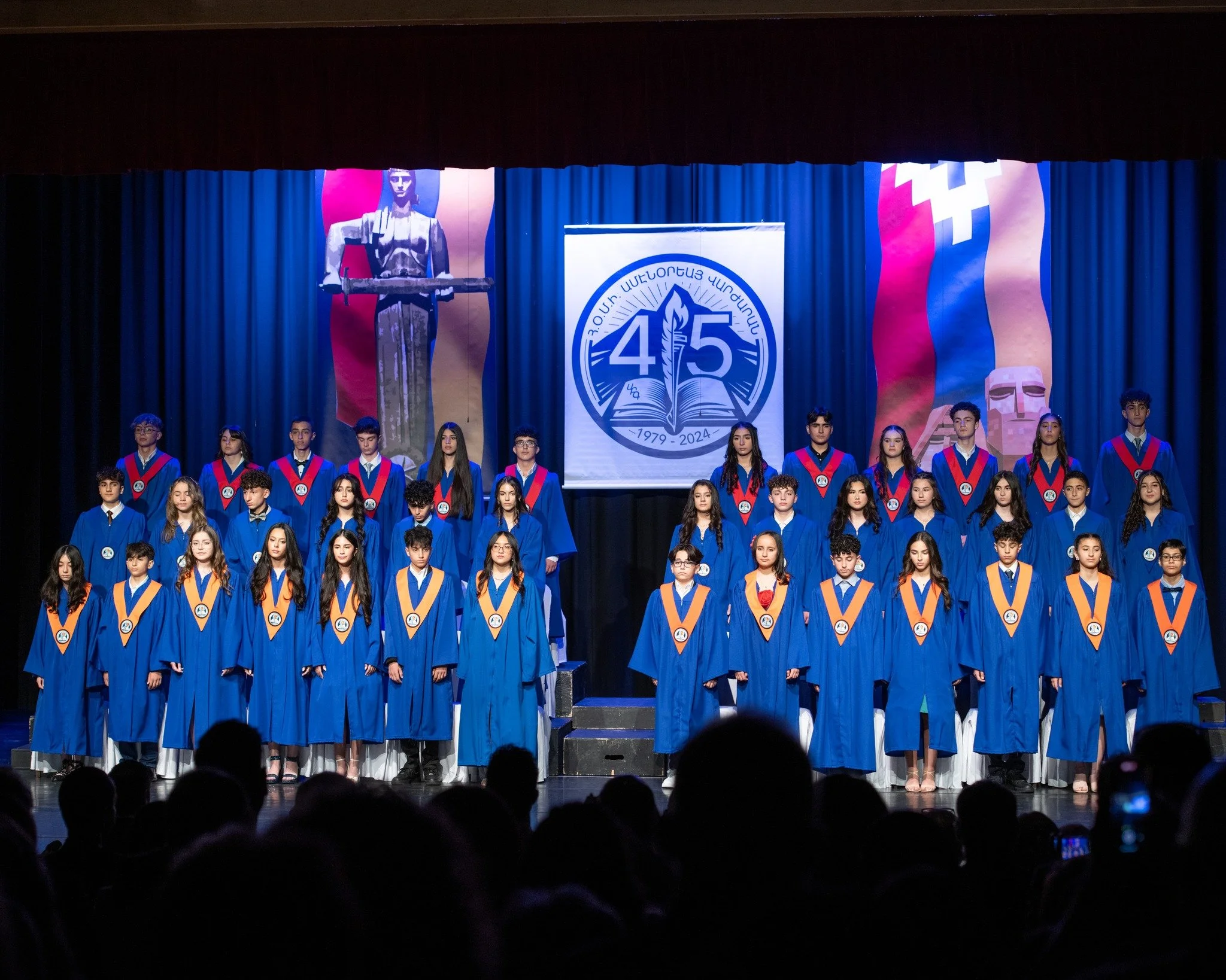   «Գոլոլեան» նախակրթարանի շրջանաւարտները, լուսանկարը՝ Իշխան Ղազարեանի  