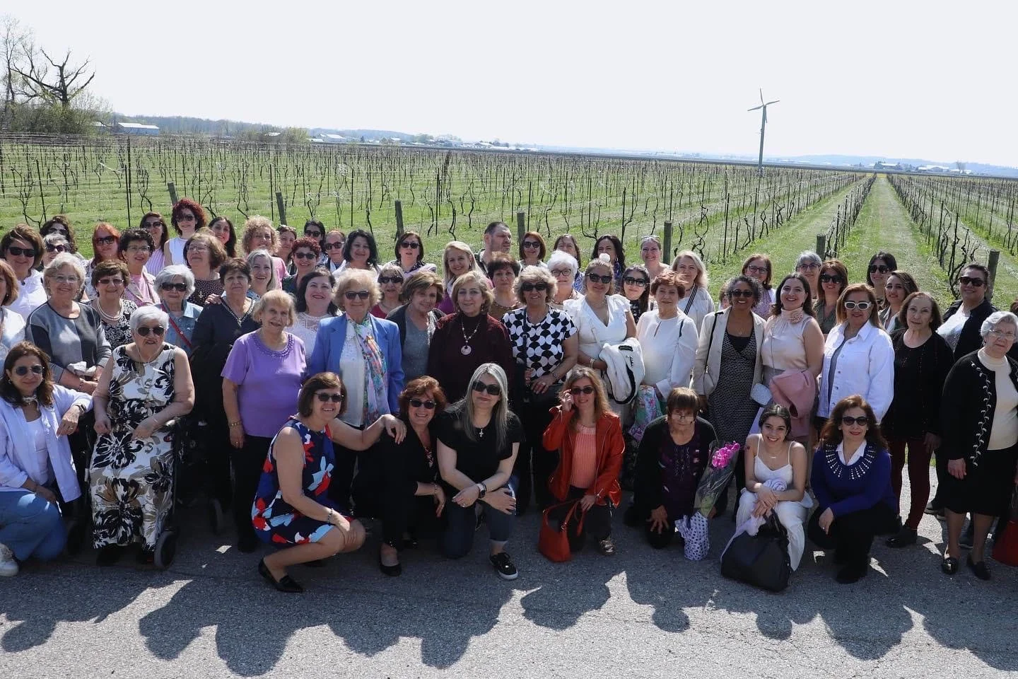 Մայերու օրուան առիթով` Մայերու օրուան առիթով` ՀՕՄ-ի Թորոնթոյի «Ռուբինա» մասնաճիւղի կազմակերպած շրջապտոյտը դէպի գինեգործարան