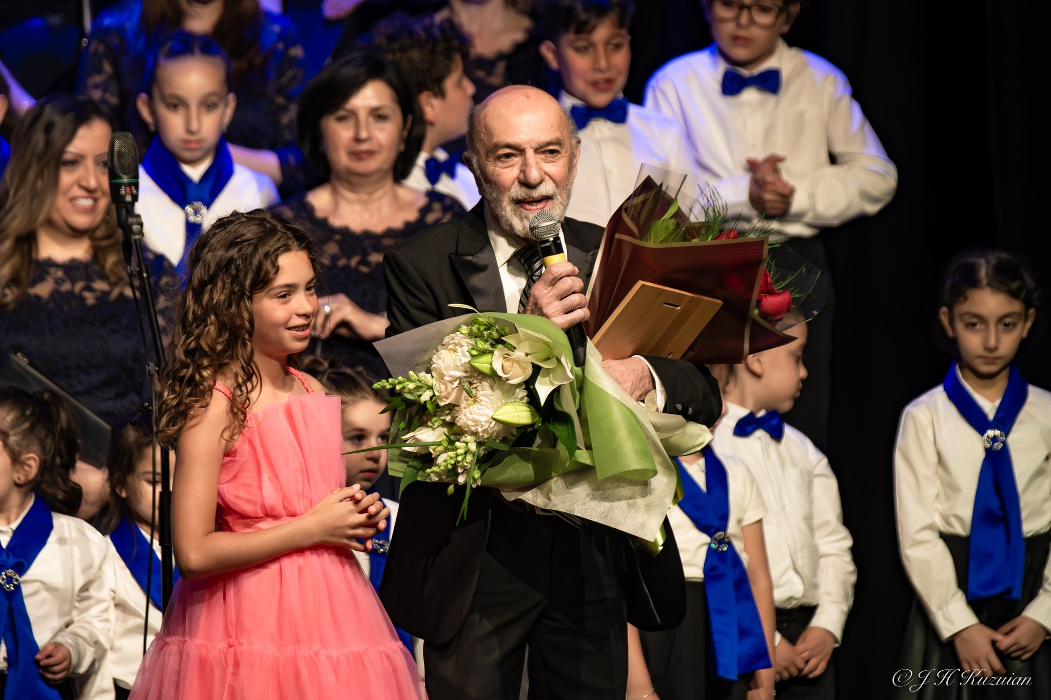 Վանիկ Յովհաննէսեանի վաստակին նուիրուած «Գուսան» եւ «Հայ աստղեր» երգչախումբերուն տարեկան համերգը հոգեթով պահեր պարգեւեց թորոնթոհայութեան