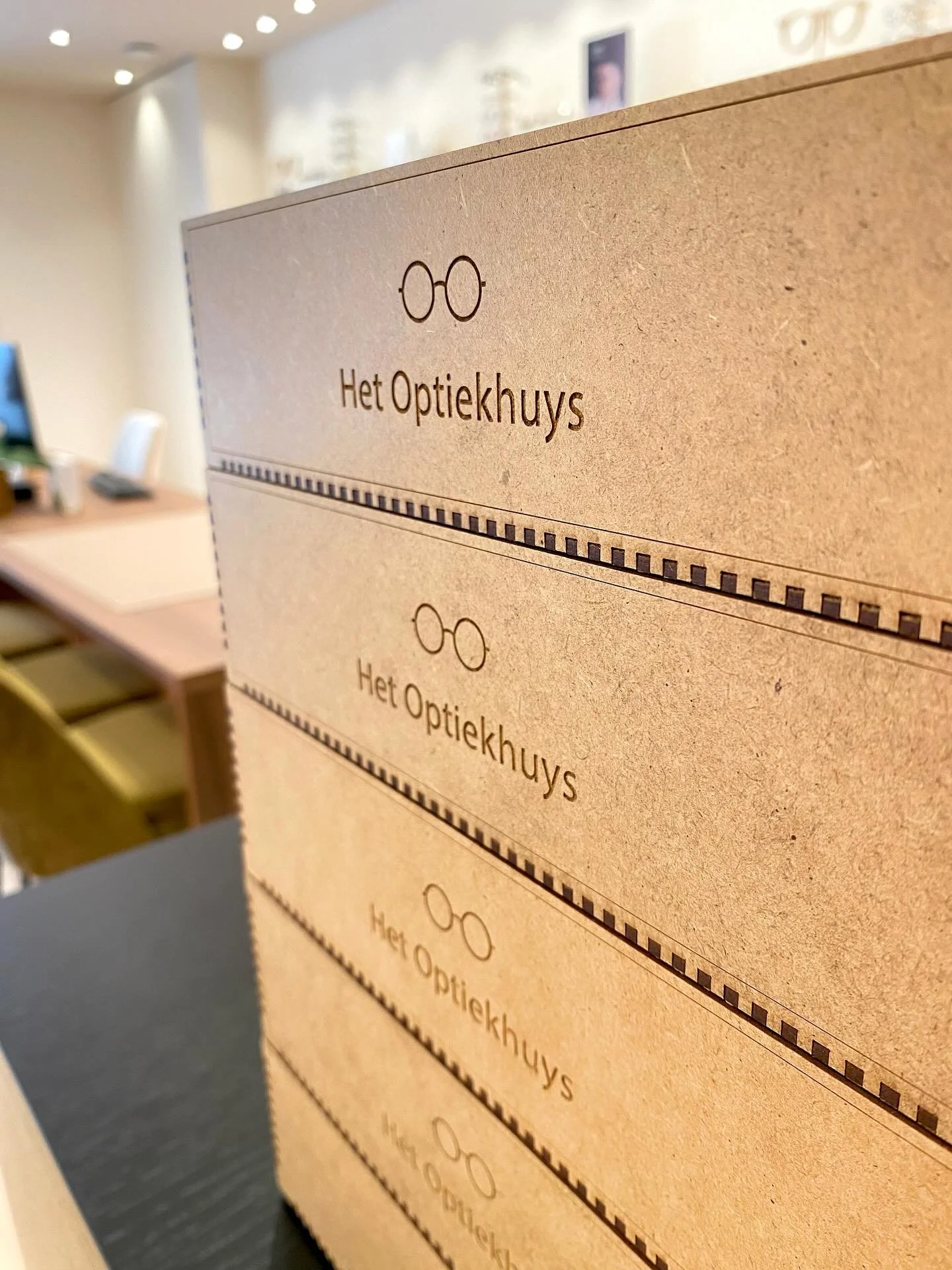 📌 Wij gaan er eventjes tussenuit en zijn gesloten van zaterdag 26/7 tot en met zaterdag 2/8 

👀 Wij zijn terug geopend vanaf dinsdag 5/8 om 9u &lsquo;s morgens 👓🕶️

Bestellingen voor contactlenzen kunnen jullie blijven doorsturen via mail of een 