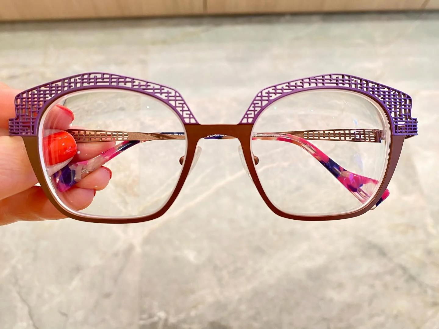 💜 Klaar voor afhaling 🛍️
👓 Model Paola van Lafont 
🇫🇷 Made in France 

#optiekhuys #kortenberg #optiek #opticien #optician #eyewear #eyecare #lunetier #lunettes #lafont #lafontparis #depuis1923 #madeinfrance