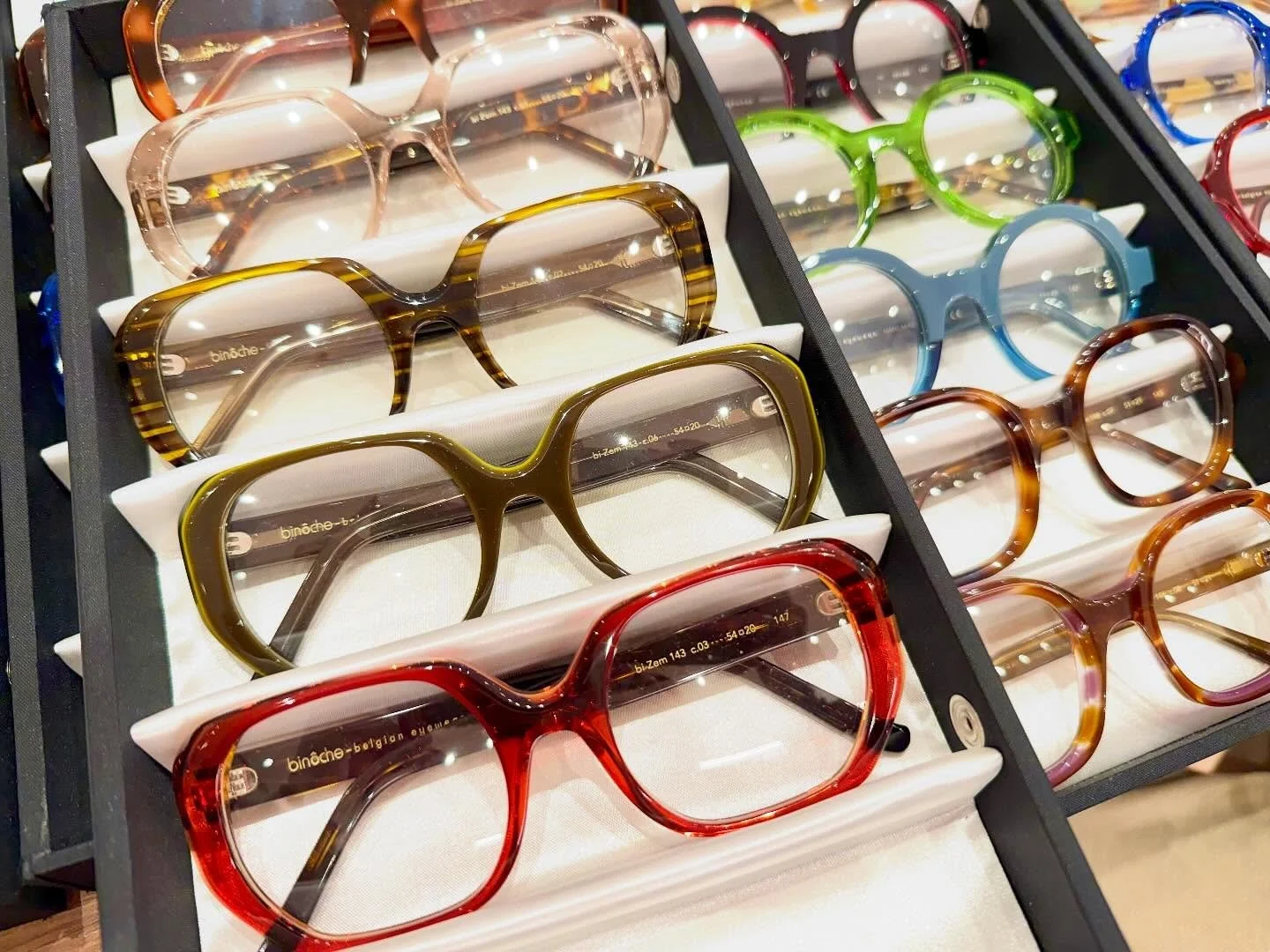 🆕📦 Vandaag geleverd, alle nieuwigheden van Bin&ocirc;che👓
💡Wist je dat de collectie van Bin&ocirc;che in Antwerpen ontworpen wordt? ✍️
💛 Zowel voor dames als heren 
💛 In opvallendere maar ook rustigere kleuren 
💛 Belgisch merk 🇧🇪

#optiekhuy