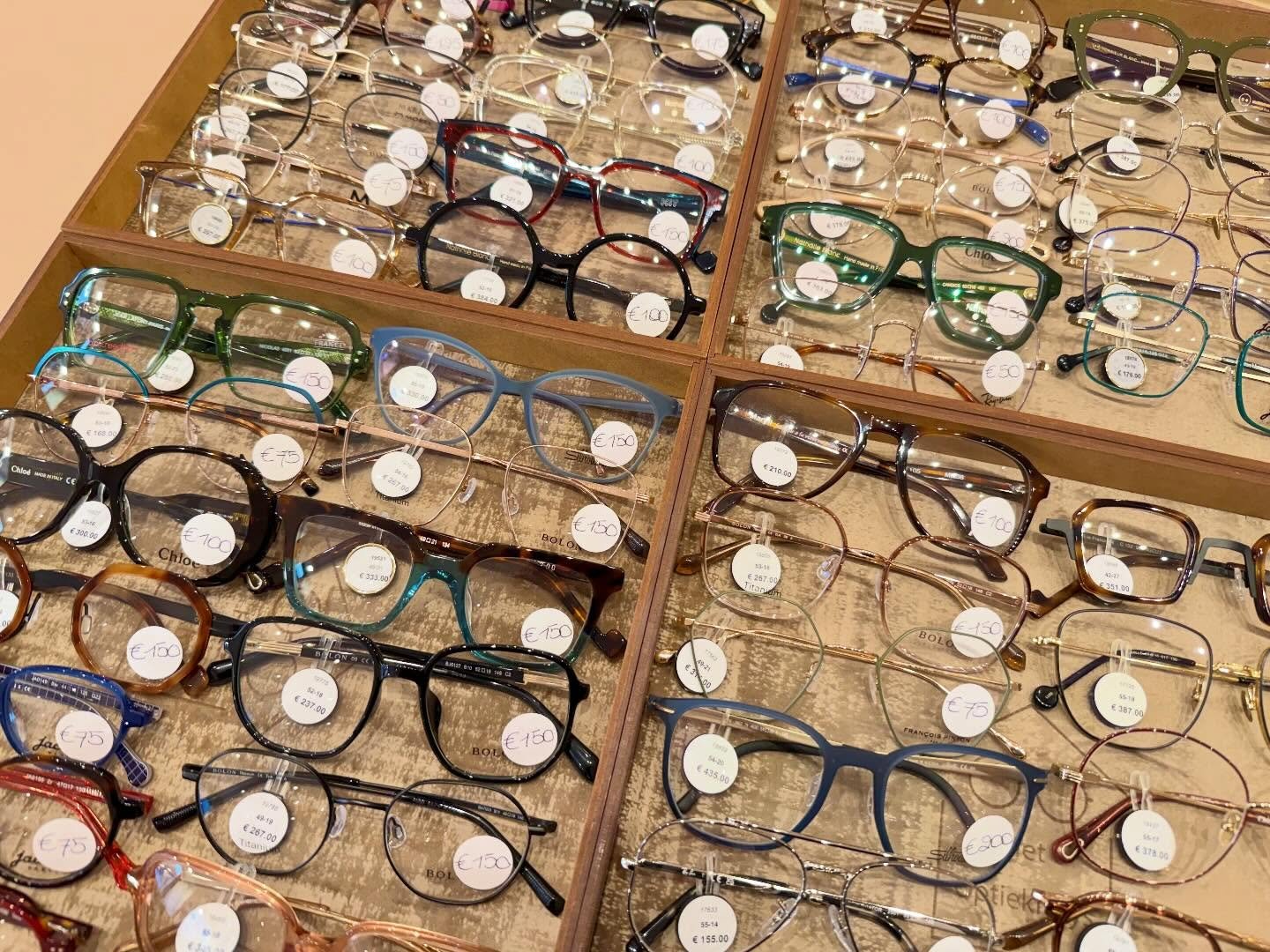 🛍️ Solden - Sale 

👀 Nog tot eind deze maand hebben we een selectie koopjes
👀 Zoals gewoonlijk liggen deze allemaal samen in de etalage voor als je graag een kijkje neemt. 
Kom gerust vrijblijvend binnen om te passen. 
🏷️ Vanaf &euro;50 

#optici