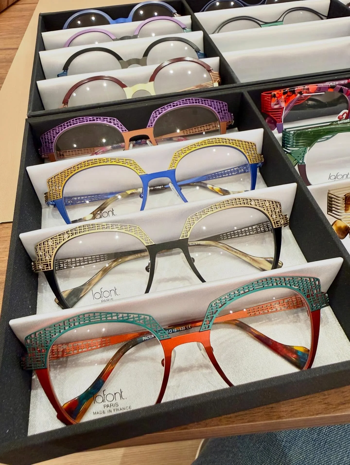 🆕 Net uitgekozen, de nieuwigheden van het Franse merk Lafont 👓

🎨 Heel mooie kleurencombinaties maar ook vele modellen in effen tinten (zoals caramel, donkerbruin, blauw..)
💛 Voor dames en heren, en ook in kleine en grote maten 
🔜 Heel binnenkor