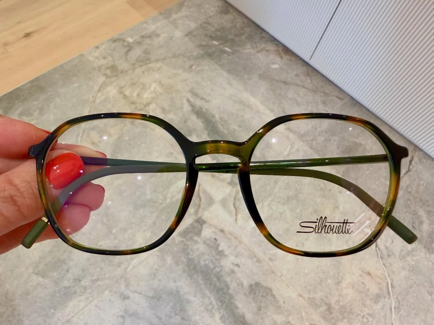 👓 Deze bestsellers van Silhouette zijn terug op stock 
🪶 Superlicht om te dragen
🇦🇹 Nog altijd gemaakt in Oostenrijk 🪛

#optiekhuys #eyewear #silhouette #madeinaustria