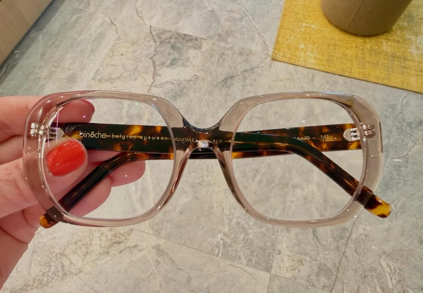 🛍️ Klaar voor afhaling van Bin&ocirc;che 👓

Ontworpen in Antwerpen ✍️🇧🇪
Handgemaakt in Itali&euml; 🪛🇮🇹

#optiek #lunetier #binoche #belgiandesign #belgianeyewear