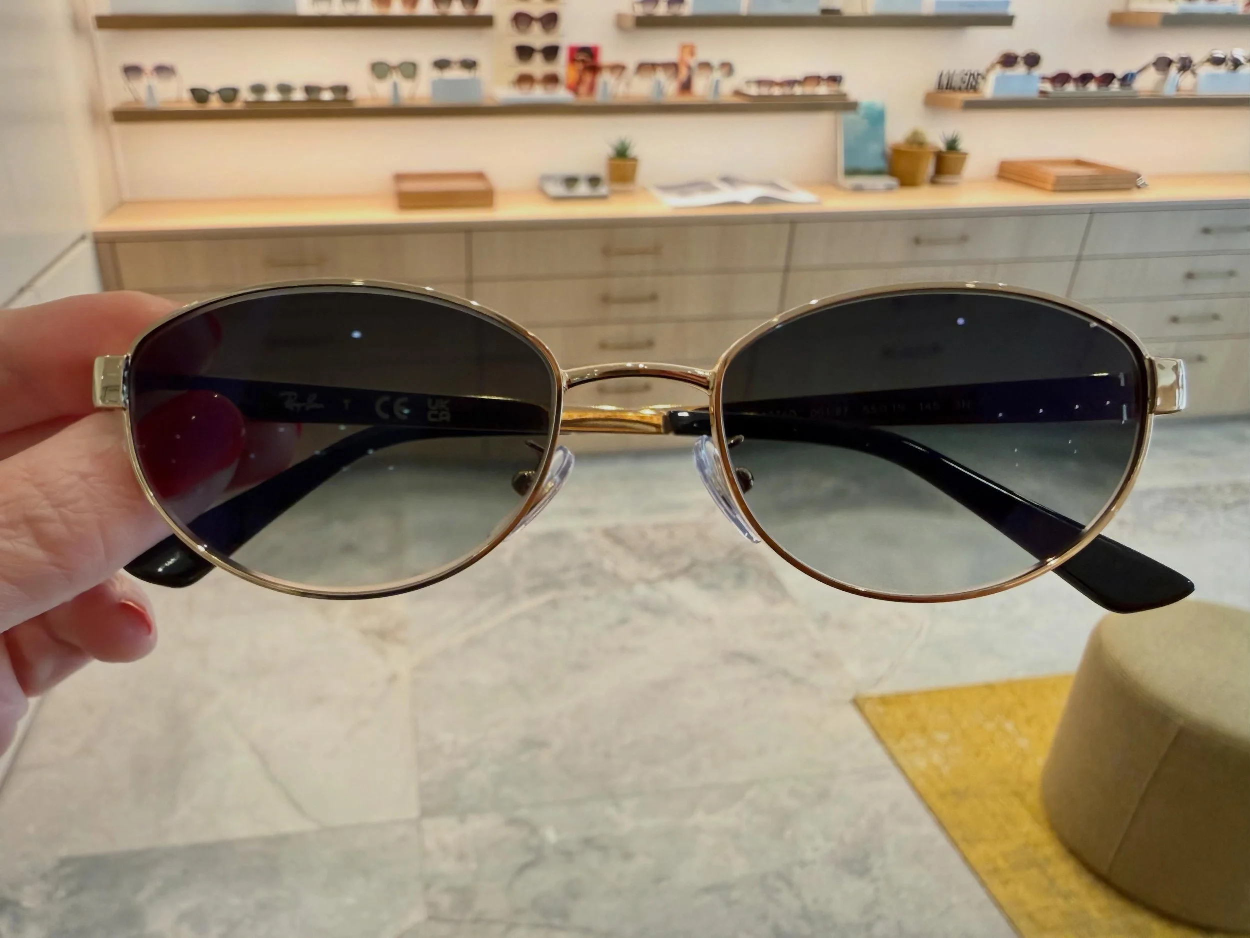 🛍️ Klaar voor afhaling 🕶️
👀 Met multifocale zonneglazen op sterkte, in een mooie degrad&eacute; groene kleur 💚

#optiekhuys #zonnebrilopsterkte #sunglasses #eyewear