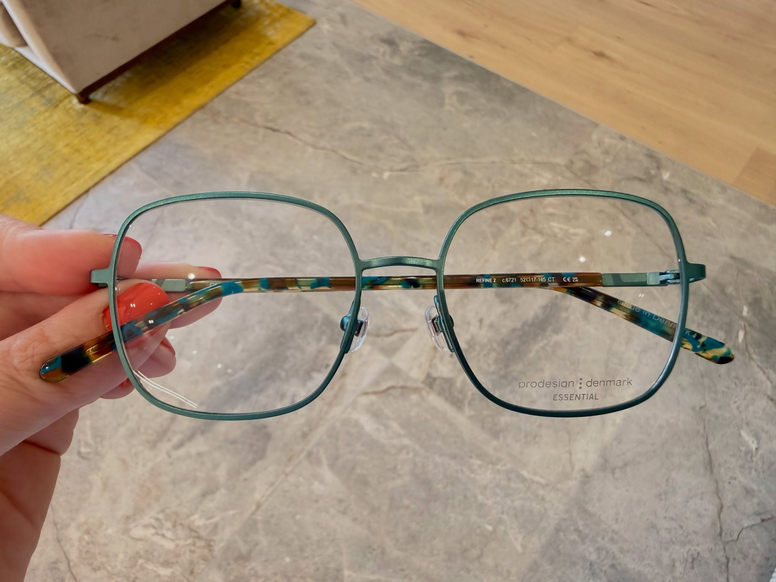 📦 Net geleverd van het Deense merk Prodesign 🇩🇰
👓 Fijne en lichte monturen met een kleuraccentje 🎨
🏷️ &euro;224 

#optiekhuys #eyewear #prodesigndenmark #glasses #monturen