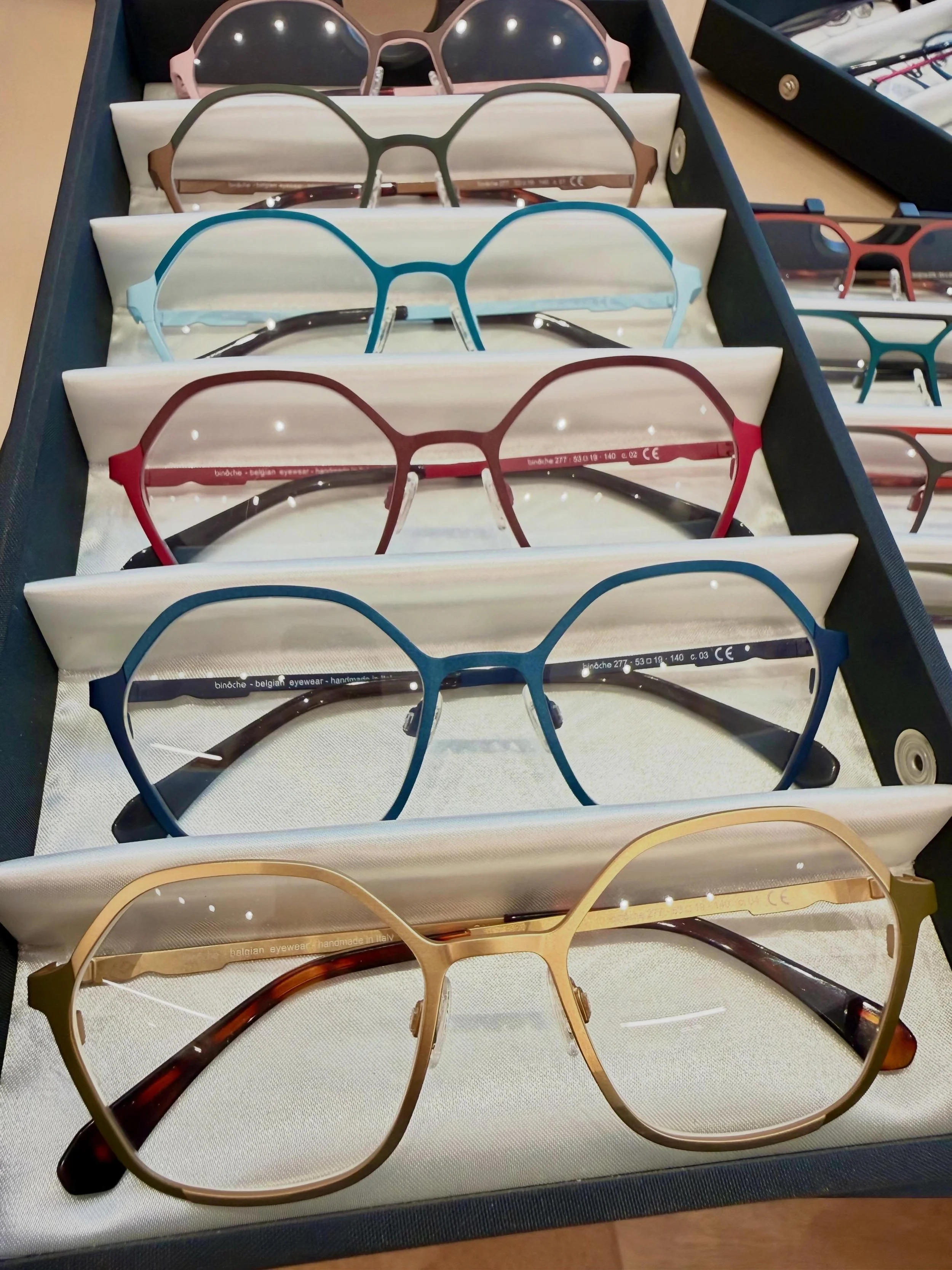 🔜 Heel snel bij ons in de winkel, de nieuwigheden van het Belgische merk Bin&ocirc;che 👓 

💜 Ontworpen in Antwerpen ✍️🇧🇪
🖐️ Handgemaakt in Itali&euml; 
👓 Elk montuur wordt zorgvuldig gemaakt en met de hand worden de kleuren en details aangebra