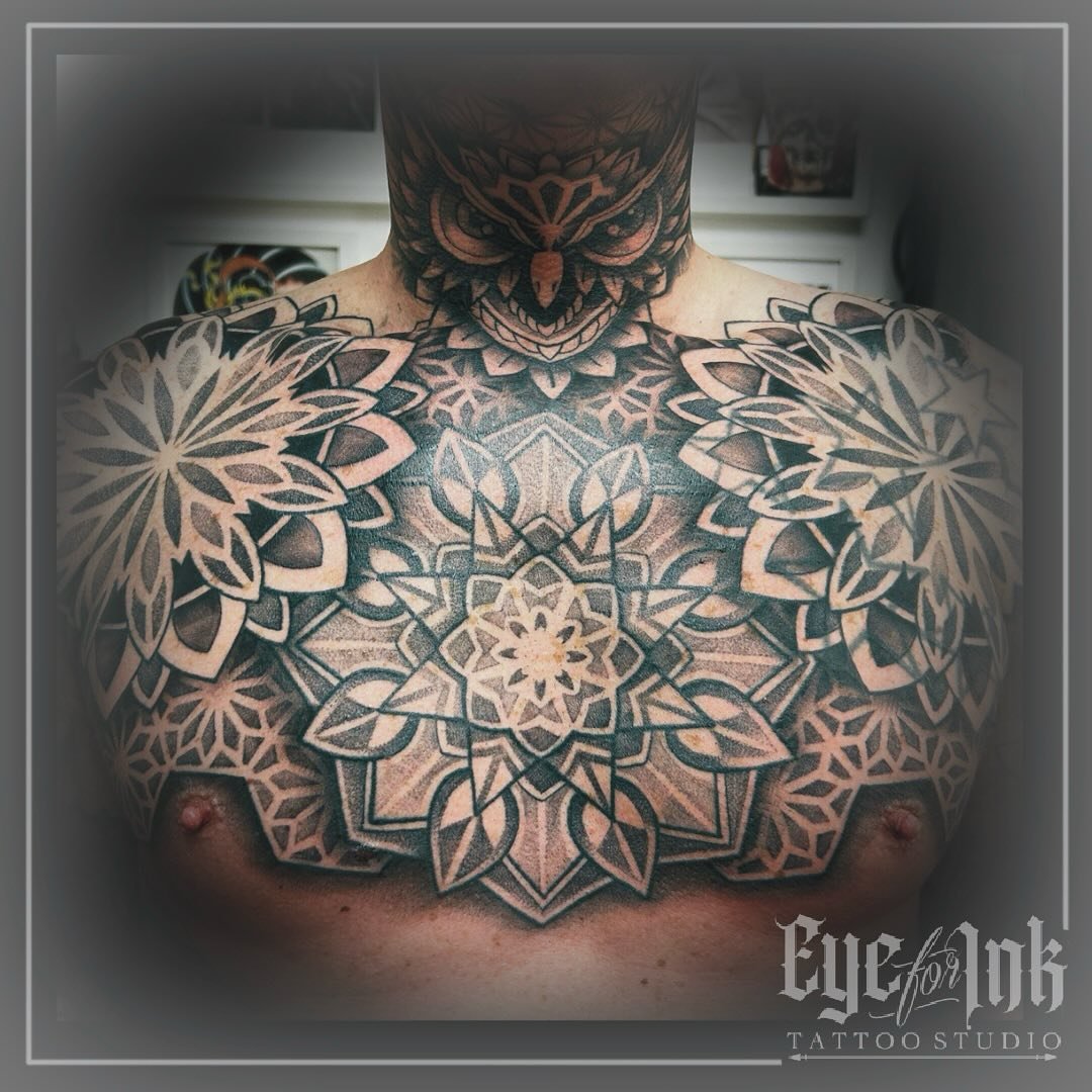 Cool geometric chest and neck design by @pablo_tattooist Paul. Thanks @lewisgrinham for being a badass 🤘🏻

I have some availability during May if you&rsquo;d like to get tattooed. Get in touch. We can make it happen. 

Thanks for looking. 🙏🏻

#ta