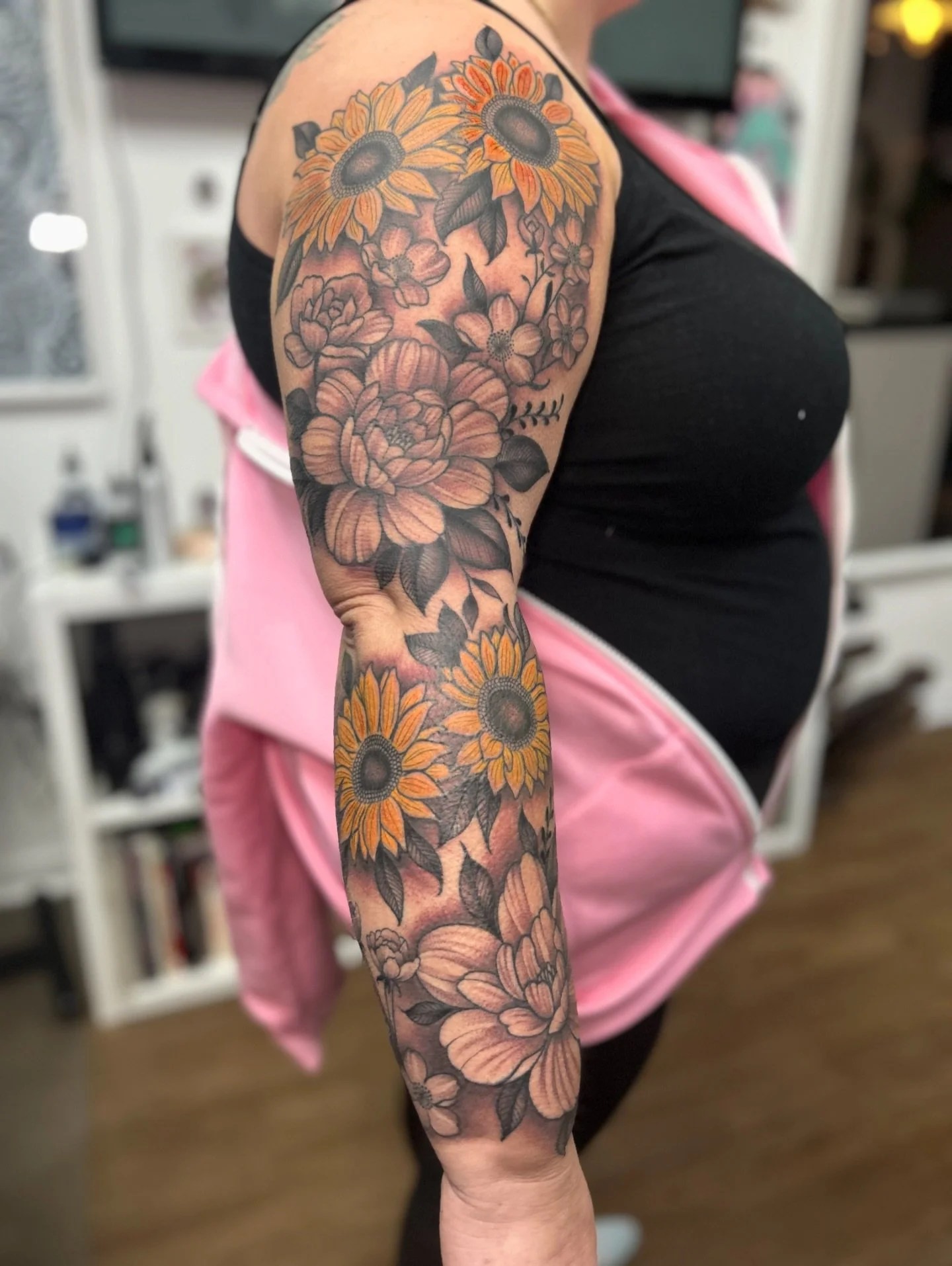 Floral sleeve for Hayley completed this week by @pablo_tattooartist 
This was completed over 2 day sessions, if you&rsquo;d like something similar get in touch and we can make that happen. 

Thanks for looking 👀 

#tattoo #tattoos #tattooed #ink #ne